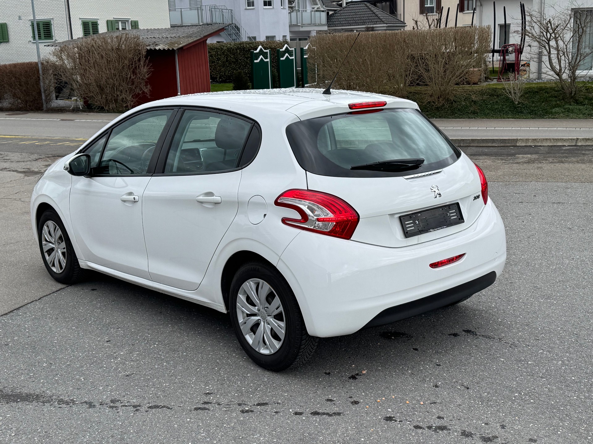PEUGEOT 208 1.2 VTI Style-image-3