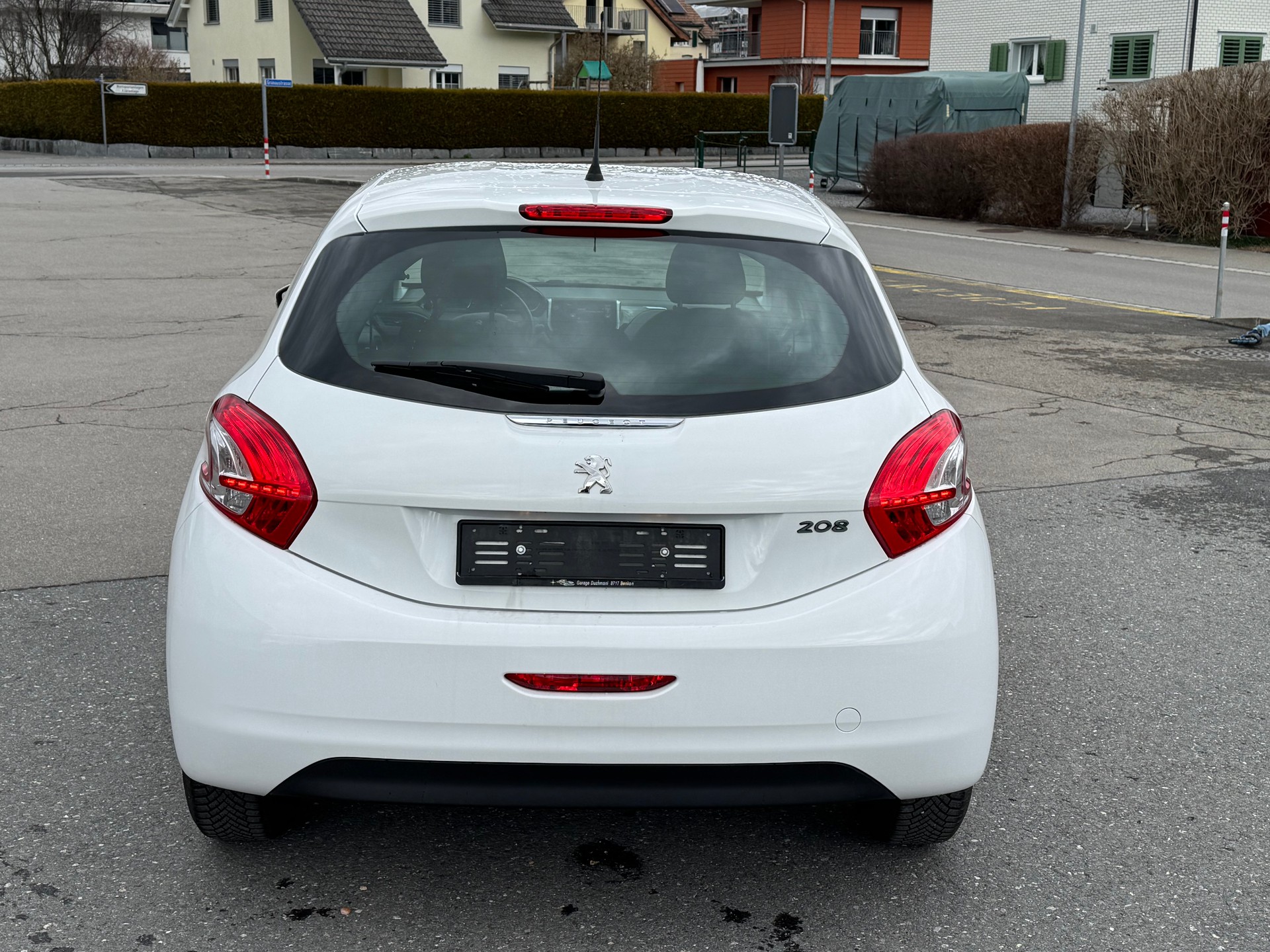 PEUGEOT 208 1.2 VTI Style-image-2
