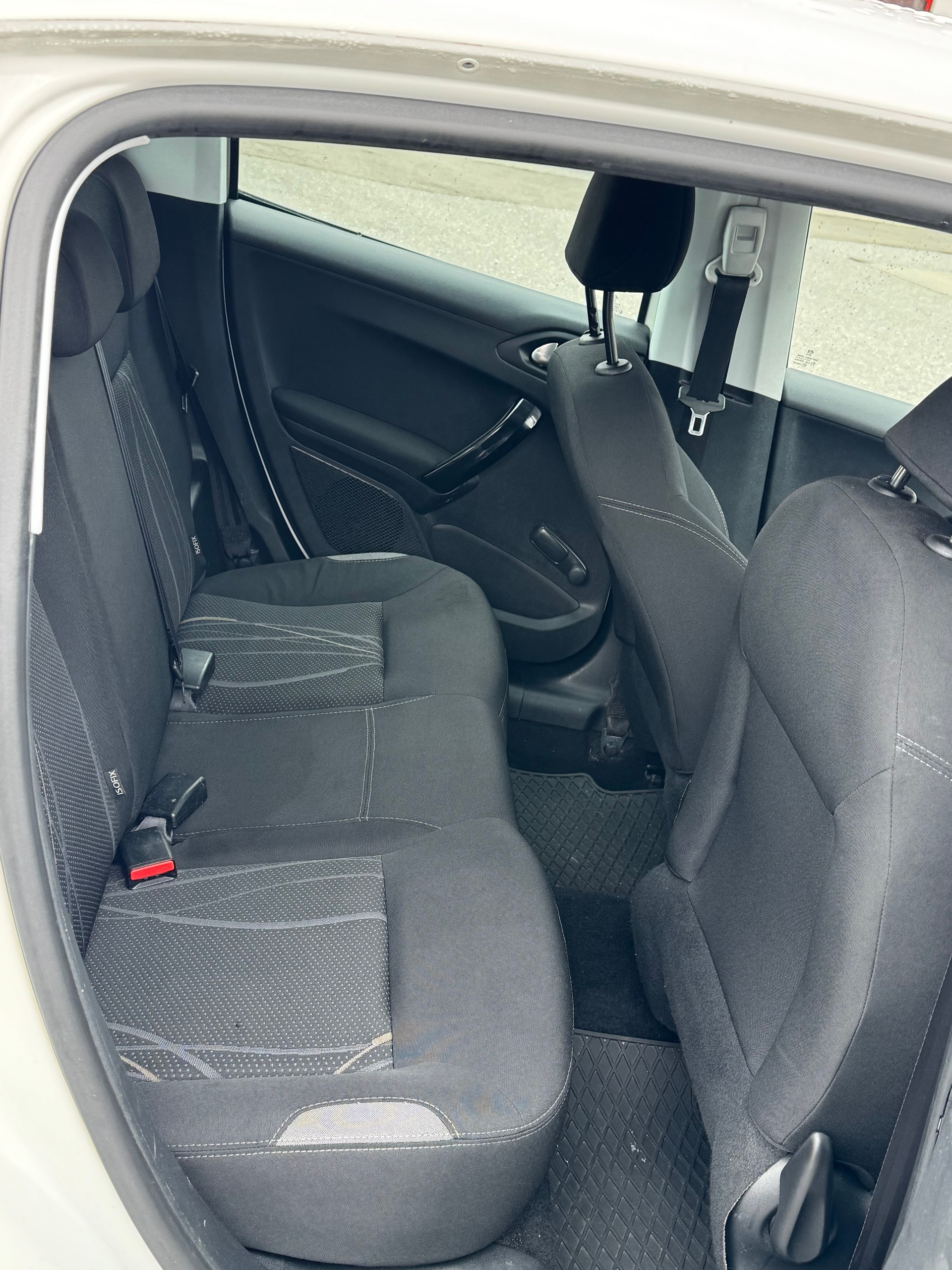 PEUGEOT 208 1.2 VTI Style-image-10