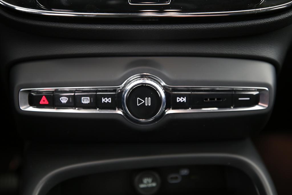 VOLVO XC40 E80 Twin Plus AWD-image-9
