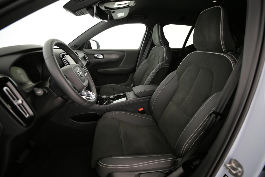 VOLVO XC40 E80 Twin Plus AWD-image-3