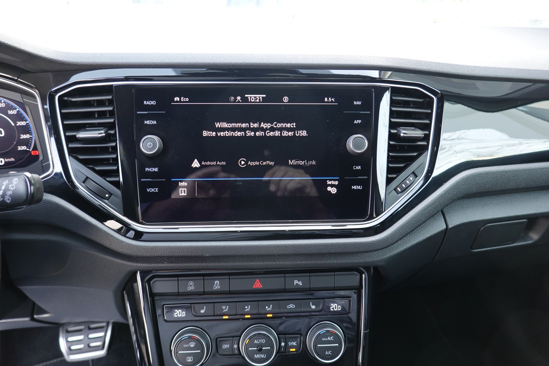 VW T-ROC 2.0 TSI - R - DSG - 4MOTION - 301 PS-image-11