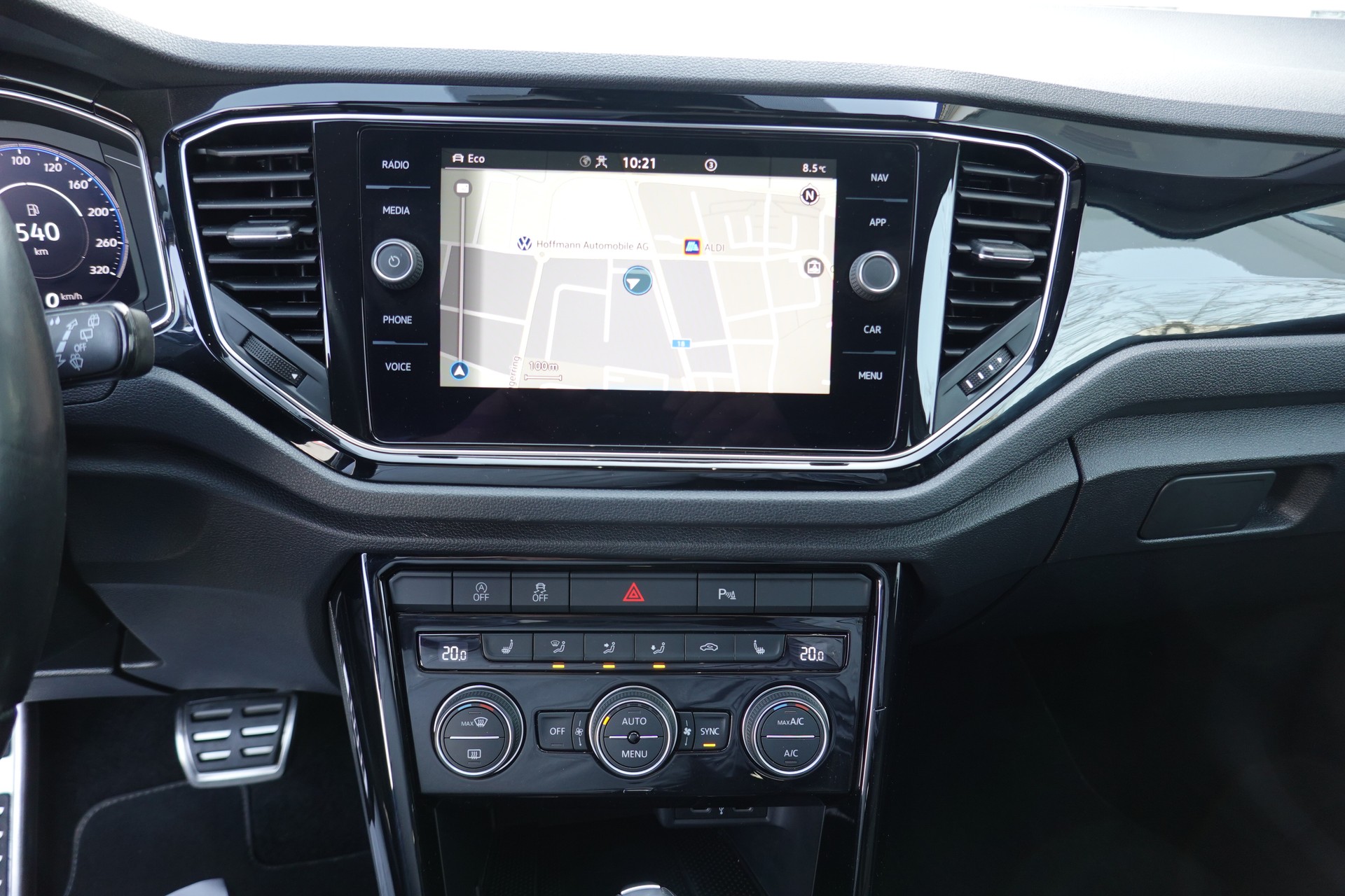 VW T-ROC 2.0 TSI - R - DSG - 4MOTION - 301 PS-image-12