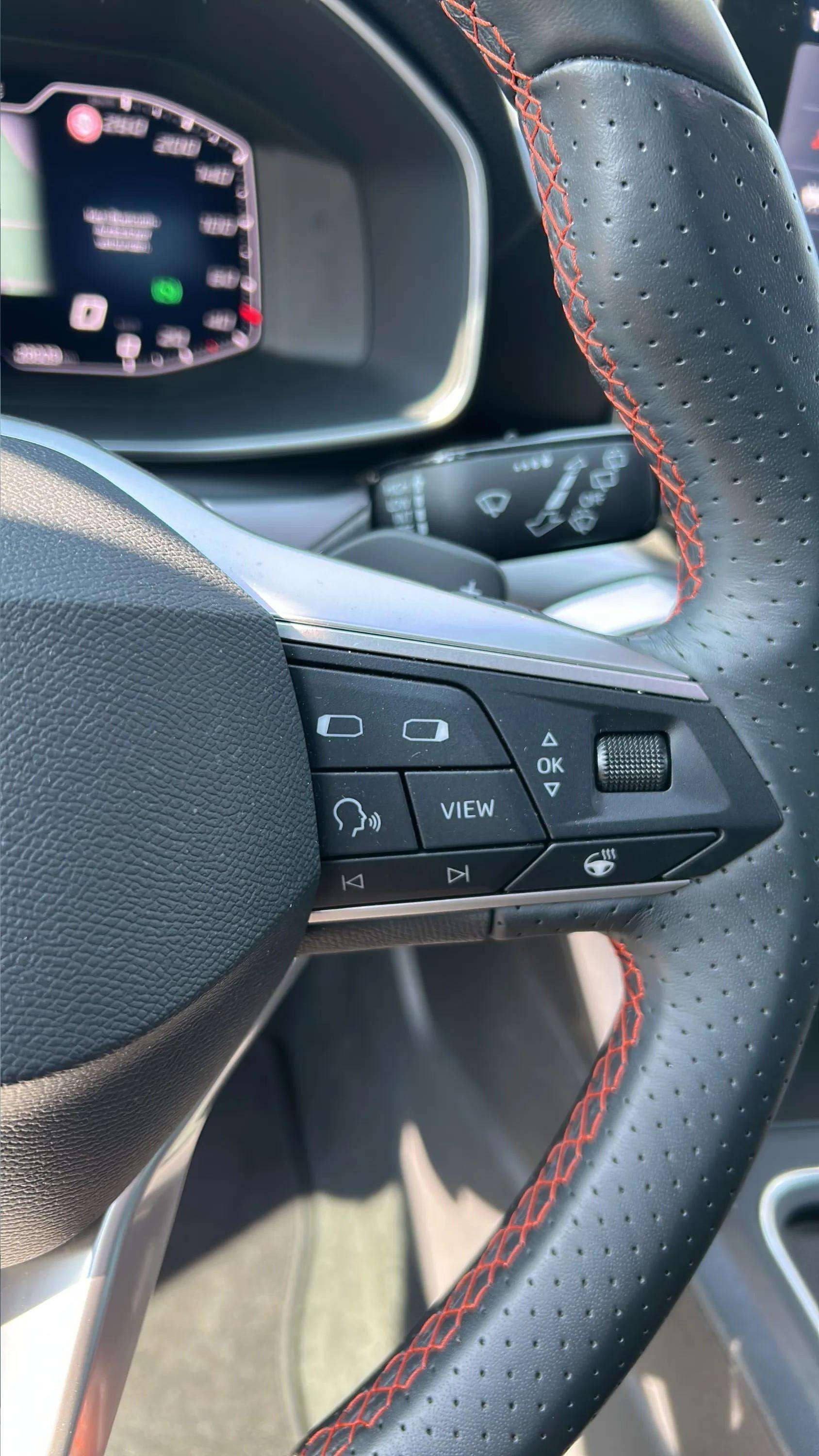 SEAT Leon 1.5 eTSI mHEV DSG FR mit 5J Werksgarantie oder bis 100000km-image-24