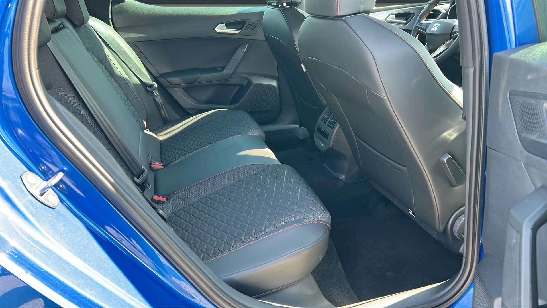 SEAT Leon 1.5 eTSI mHEV DSG FR mit 5J Werksgarantie oder bis 100000km-image-13
