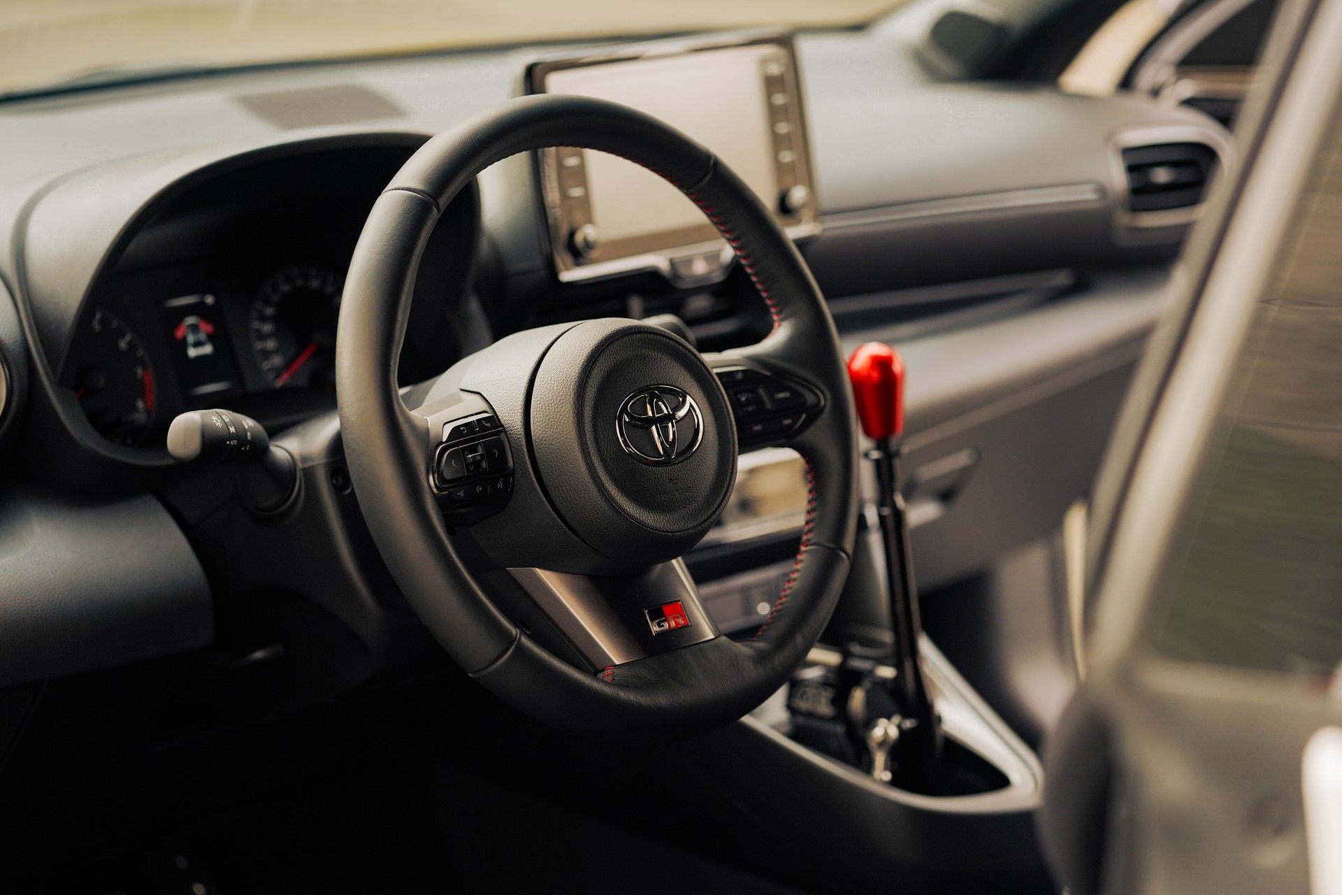 TOYOTA Yaris 1.6 GR Sport-image-2