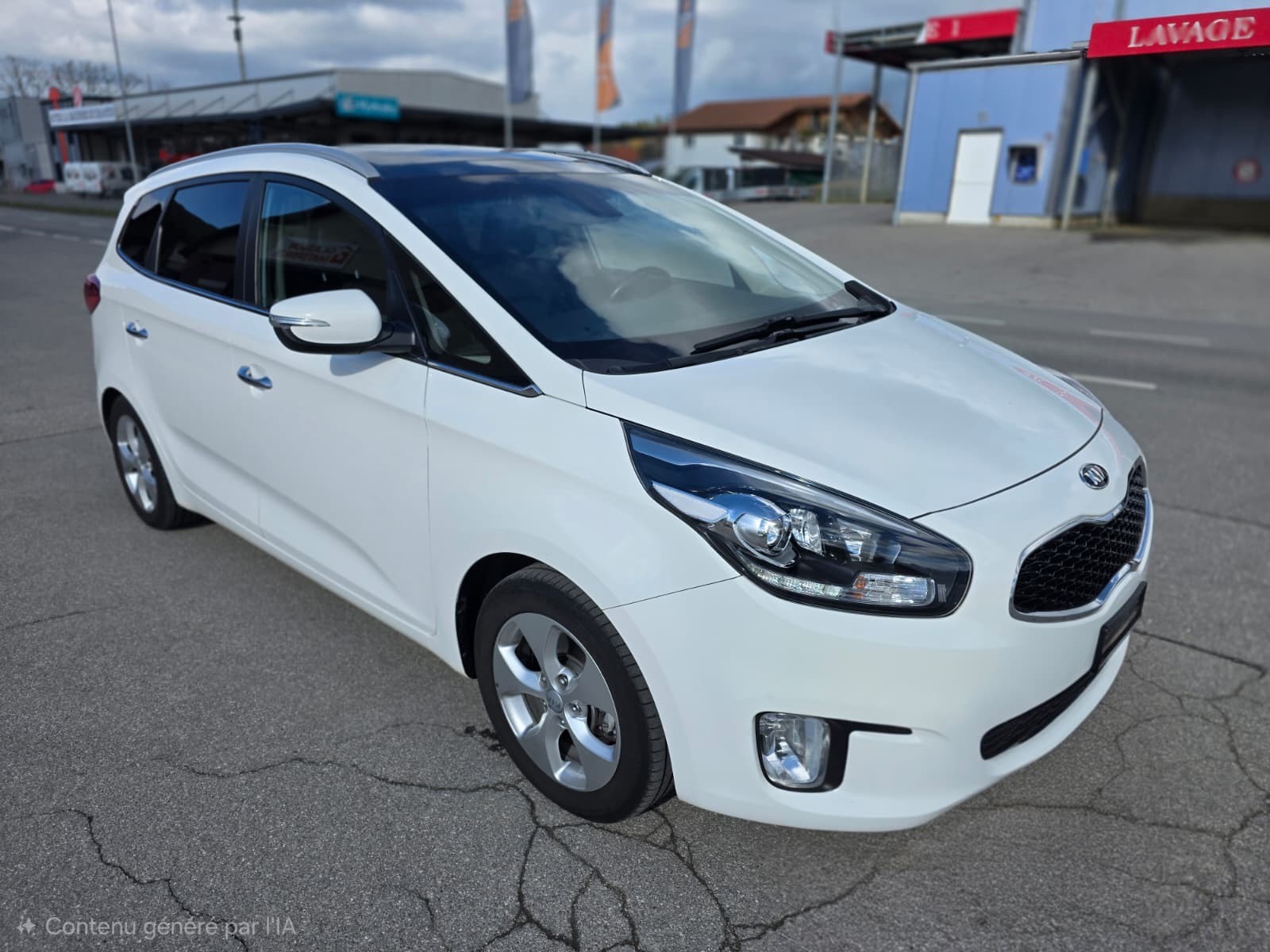 KIA Carens 1.7 CRDi Trend DCT-image-2