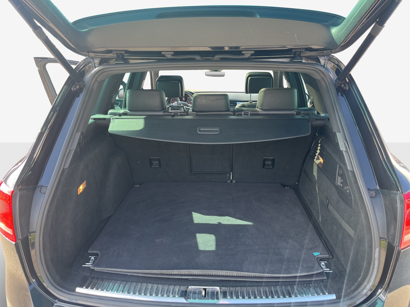 VW Touareg 3.0 TDI BMT Peak Tiptronic-image-12