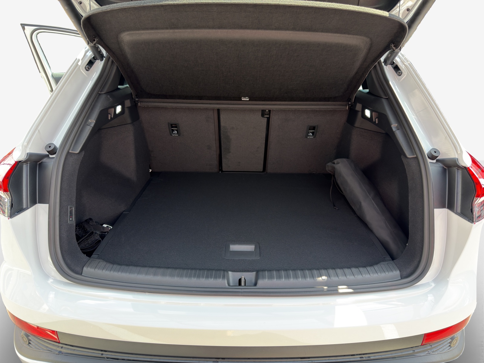 AUDI Q4 e-tron 45 quattro-image-12