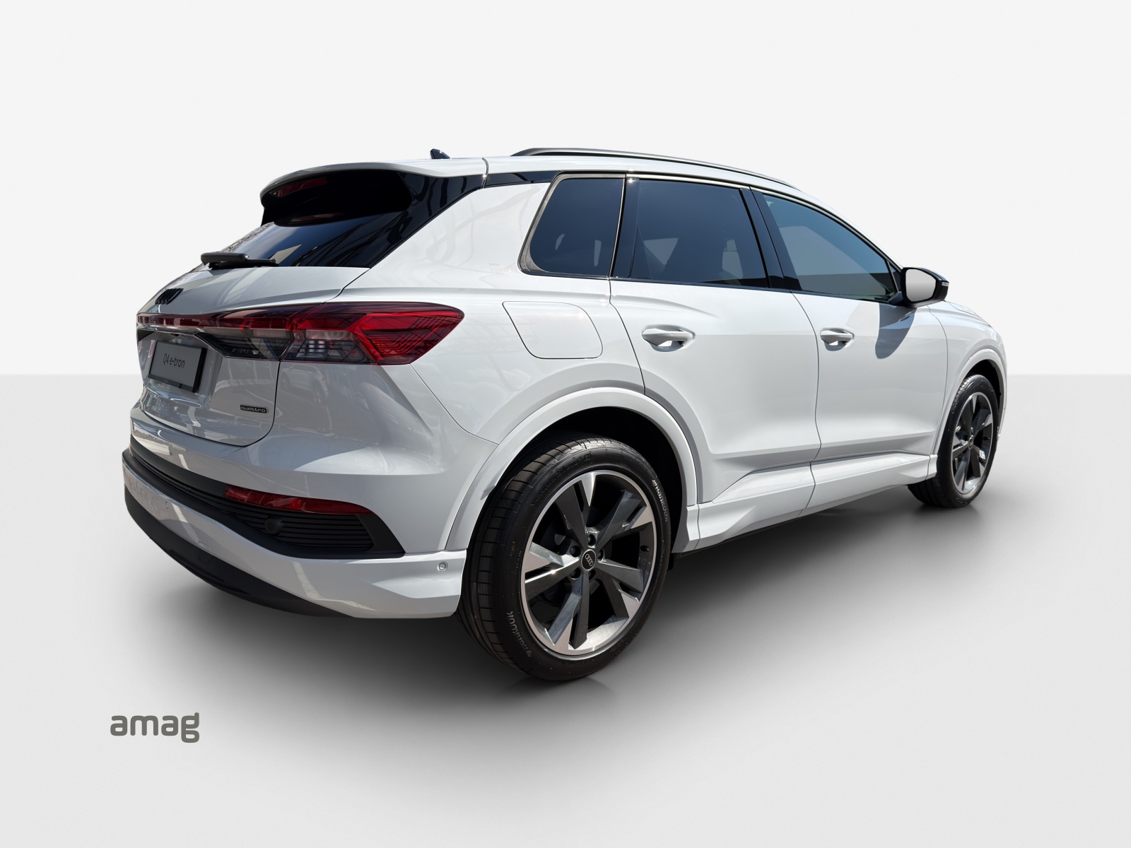 AUDI Q4 e-tron 45 quattro-image-4