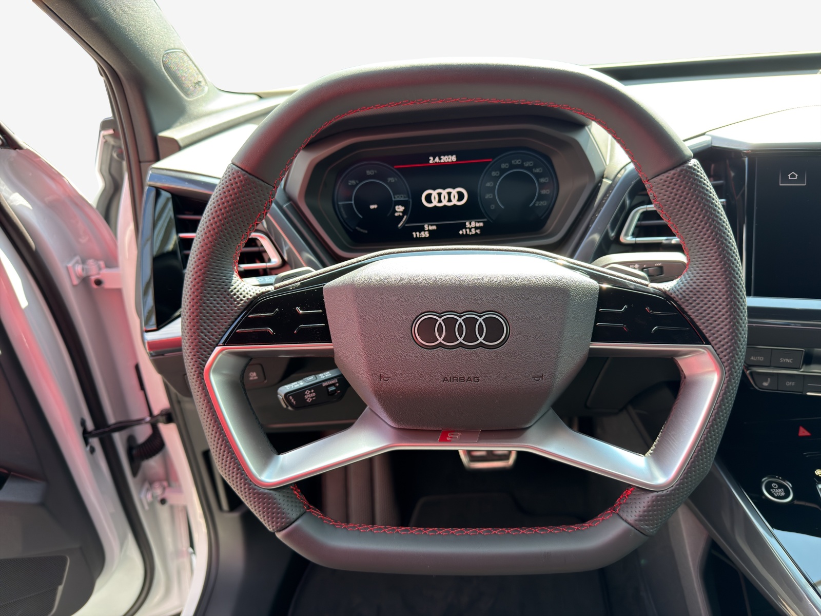 AUDI Q4 e-tron 45 quattro-image-9