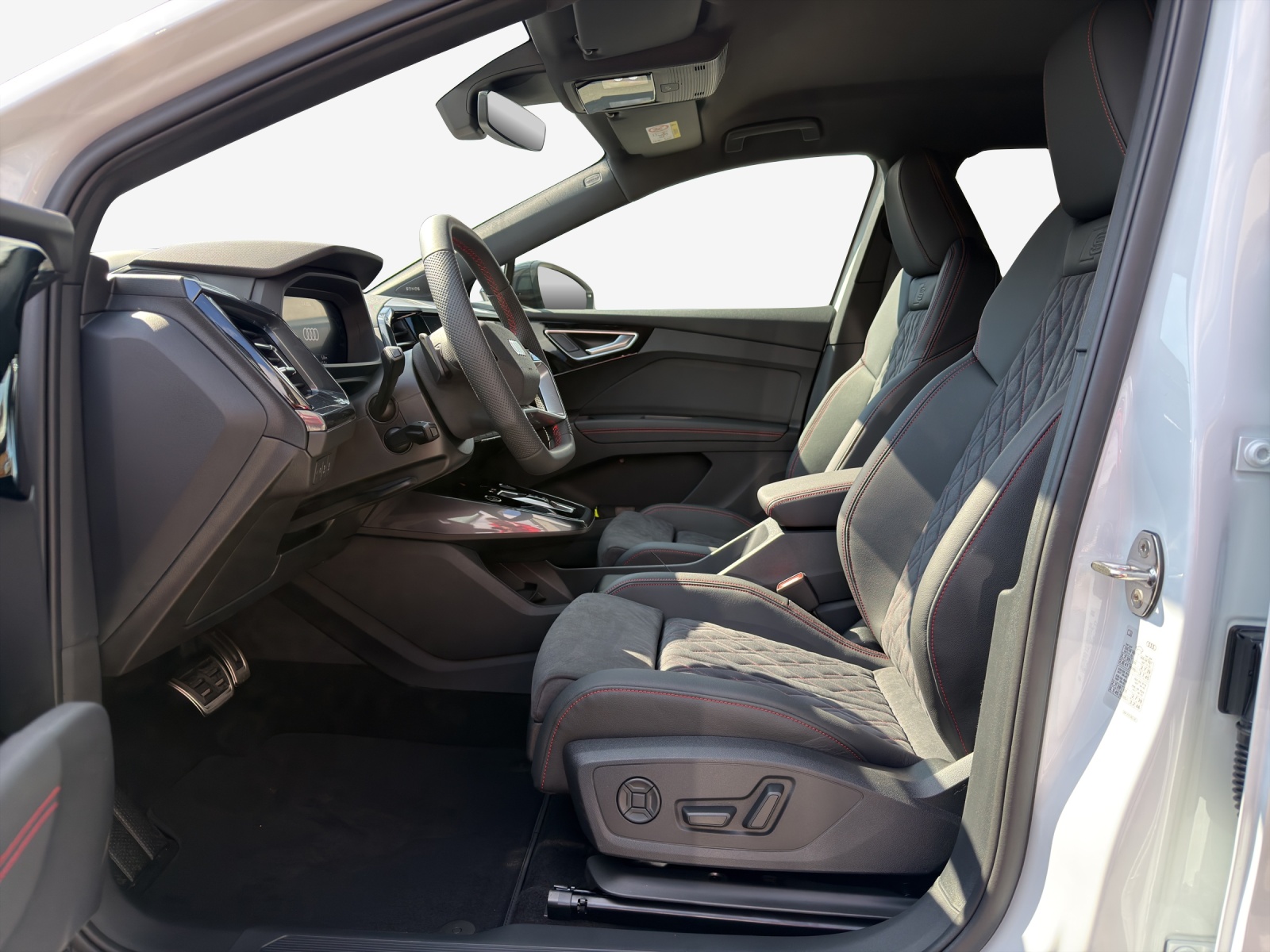 AUDI Q4 e-tron 45 quattro-image-7