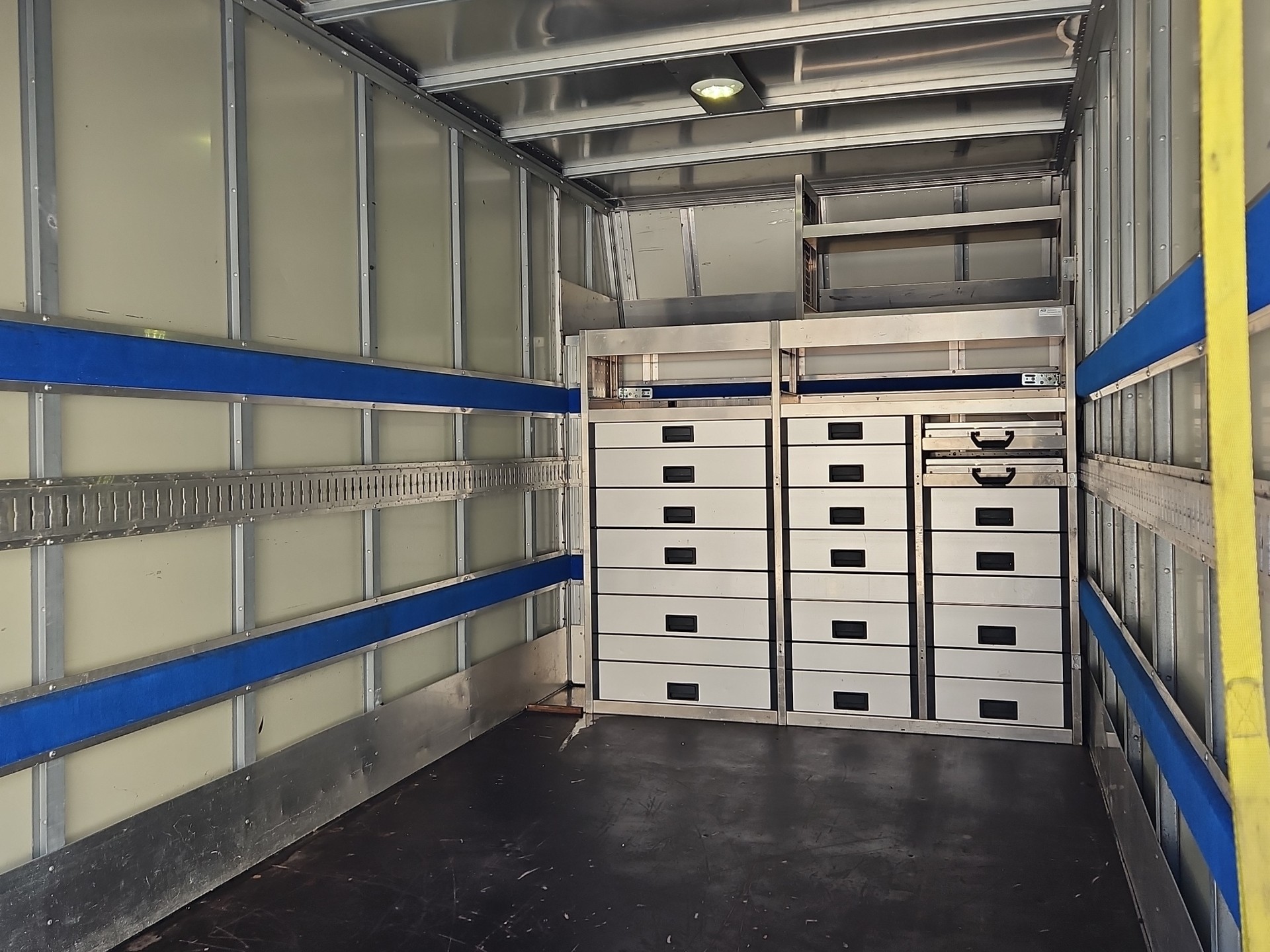 VW Crafter 35 2.0 TDI - Kastenaufbau - Hebebühne-image-18