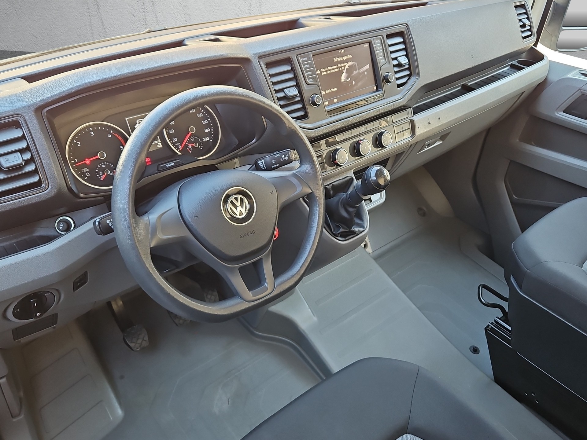 VW Crafter 35 2.0 TDI - Kastenaufbau - Hebebühne-image-10