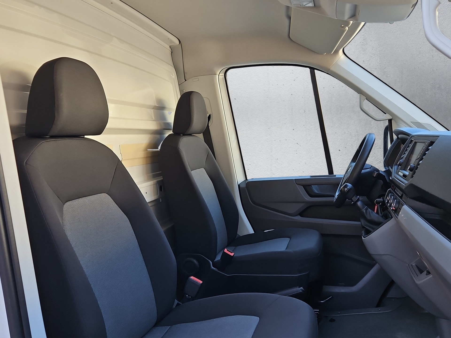 VW Crafter 35 2.0 TDI - Kastenaufbau - Hebebühne-image-15