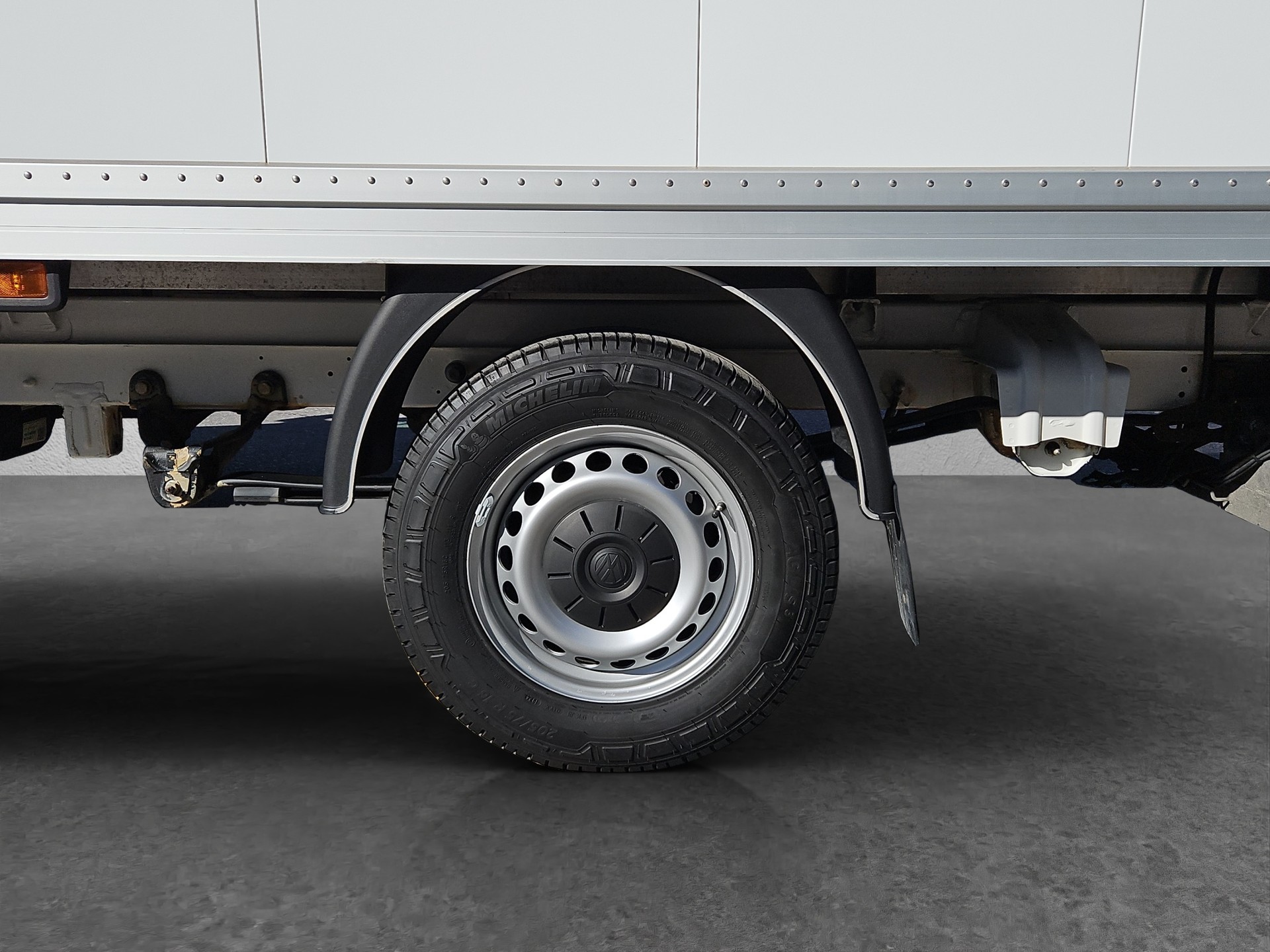 VW Crafter 35 2.0 TDI - Kastenaufbau - Hebebühne-image-19