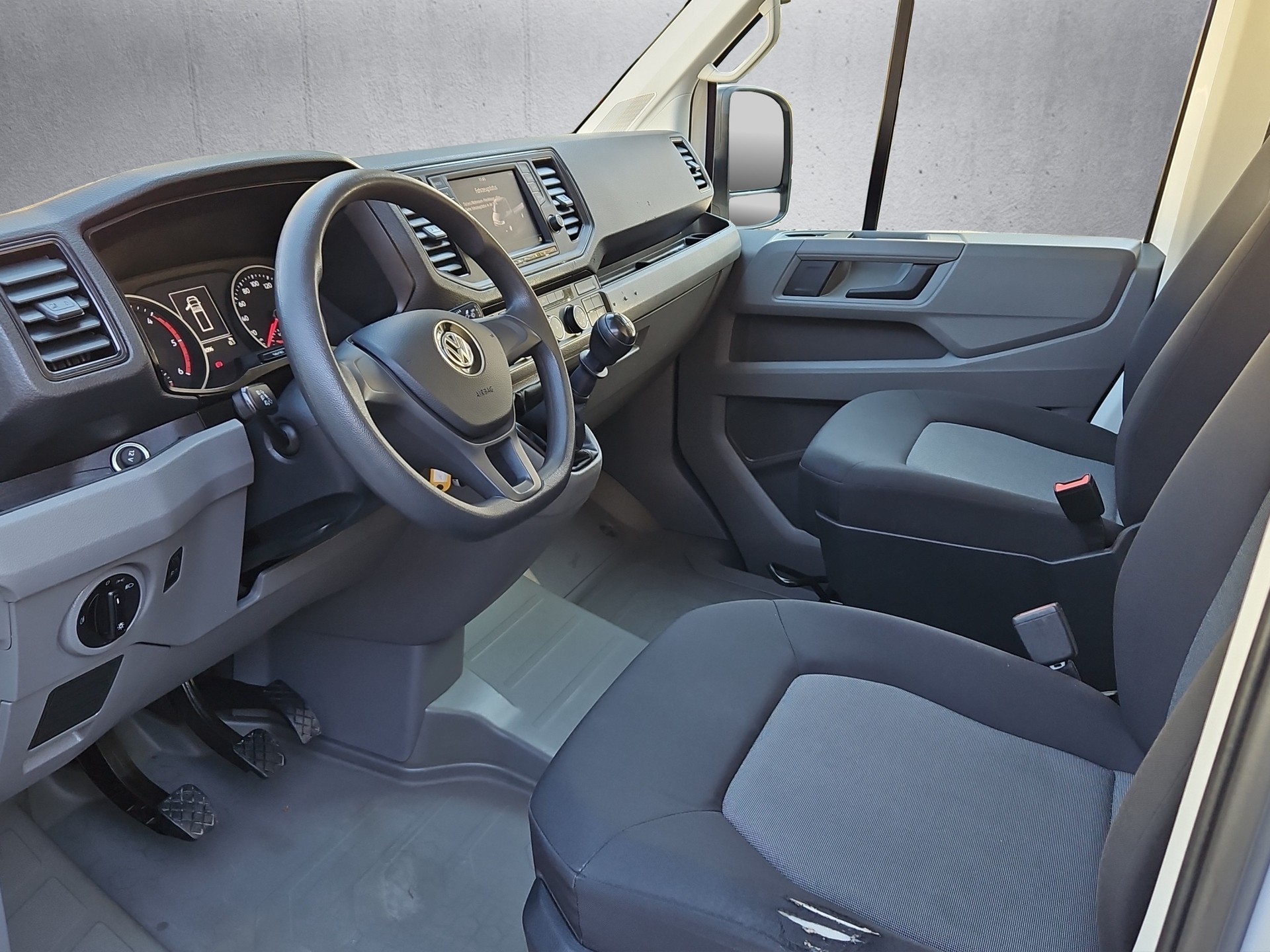 VW Crafter 35 2.0 TDI - Kastenaufbau - Hebebühne-image-9