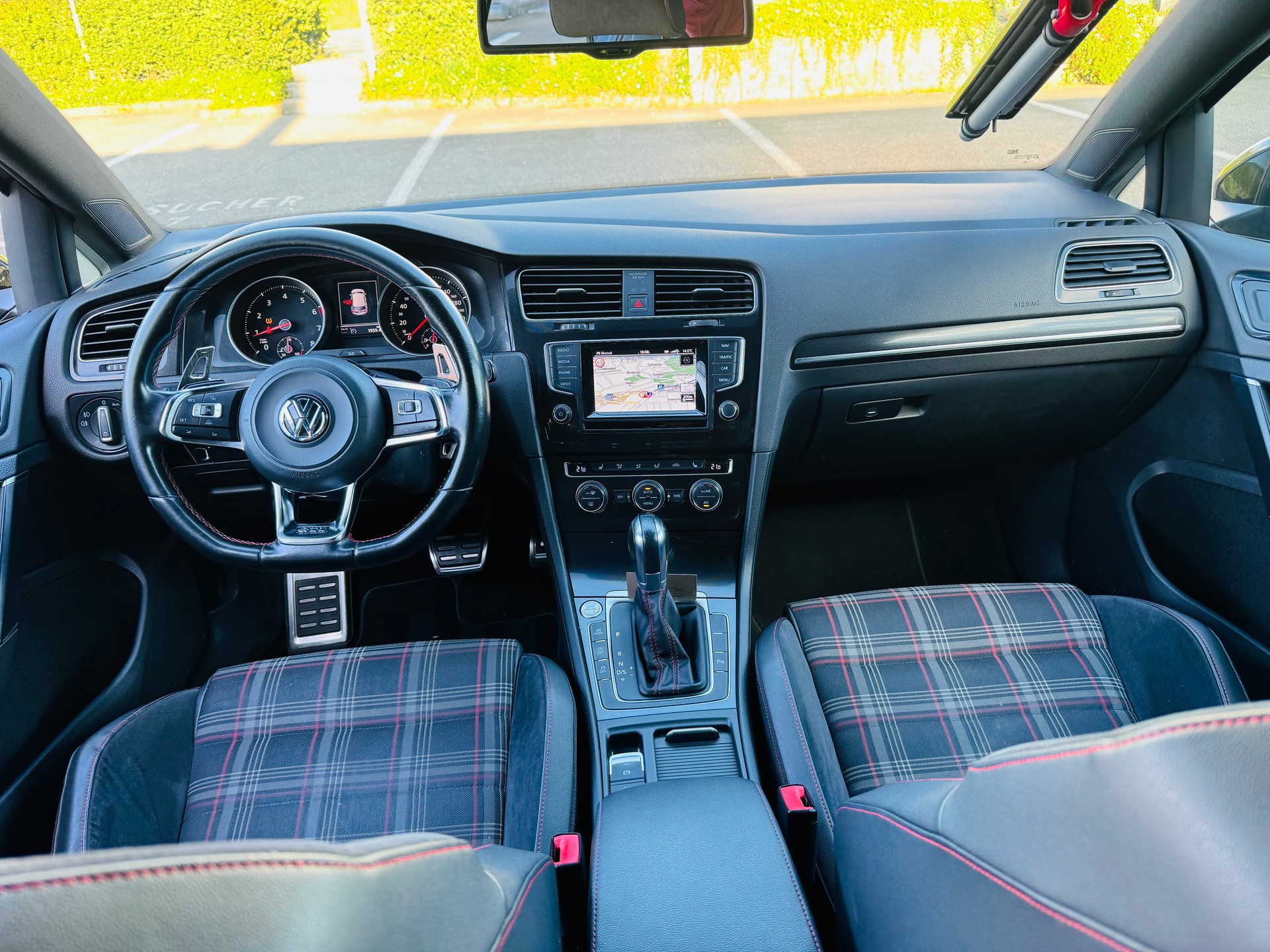VW Golf 2.0 TSI GTI Performance DSG FRISCH MFK-image-2