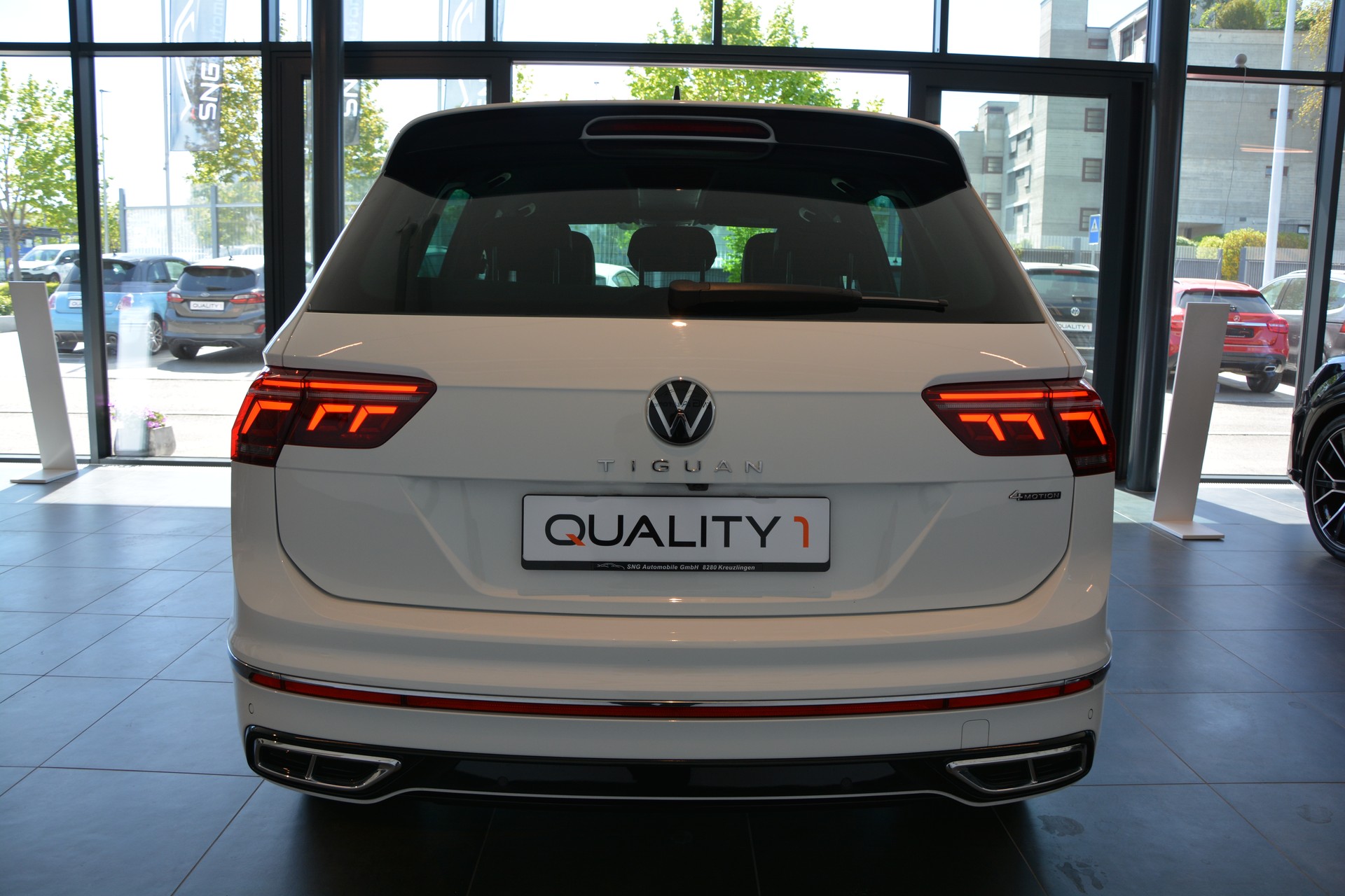 VW Tiguan 2.0TSI R-Line 4Motion DSG-image-4