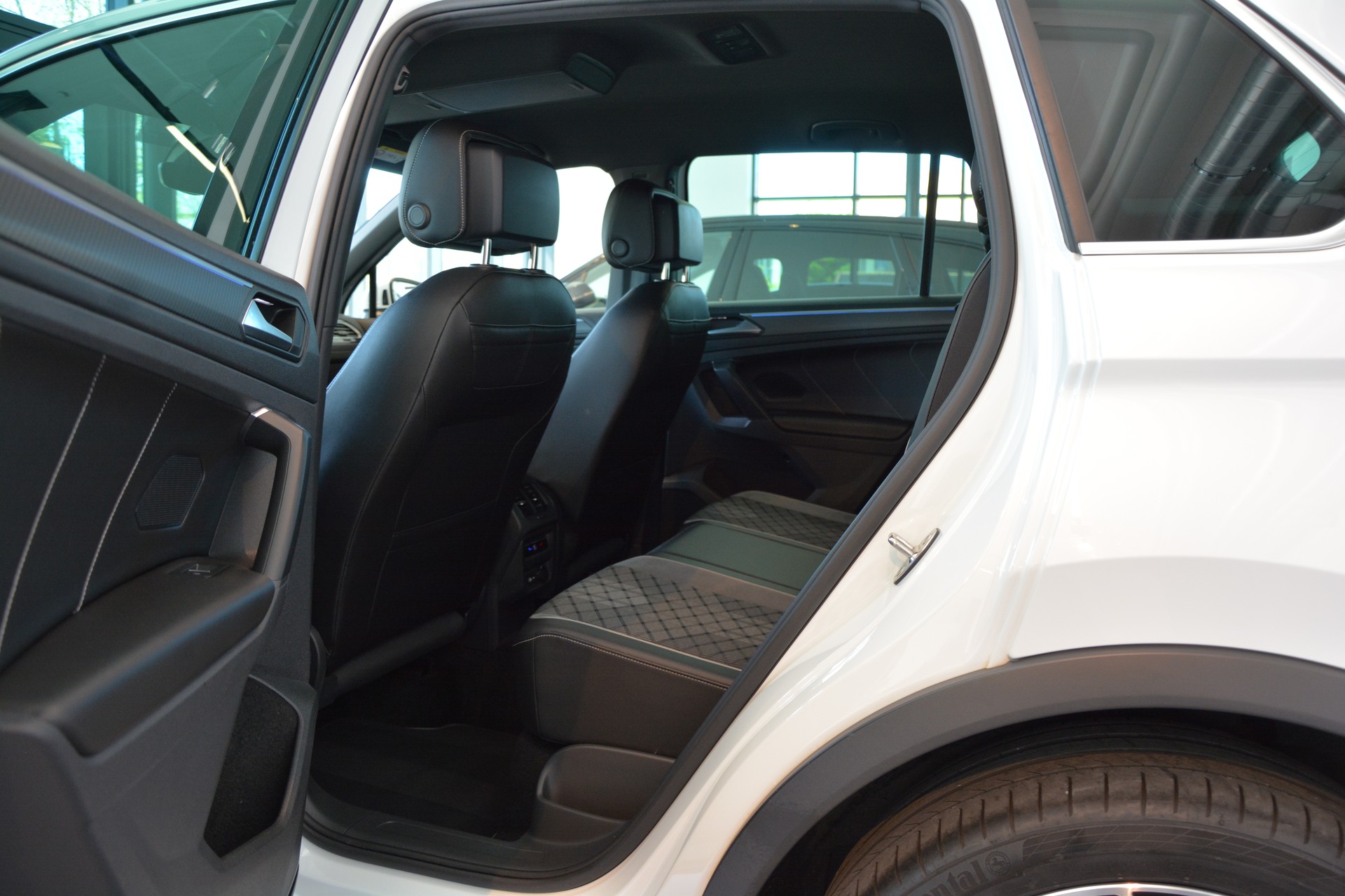 VW Tiguan 2.0TSI R-Line 4Motion DSG-image-10