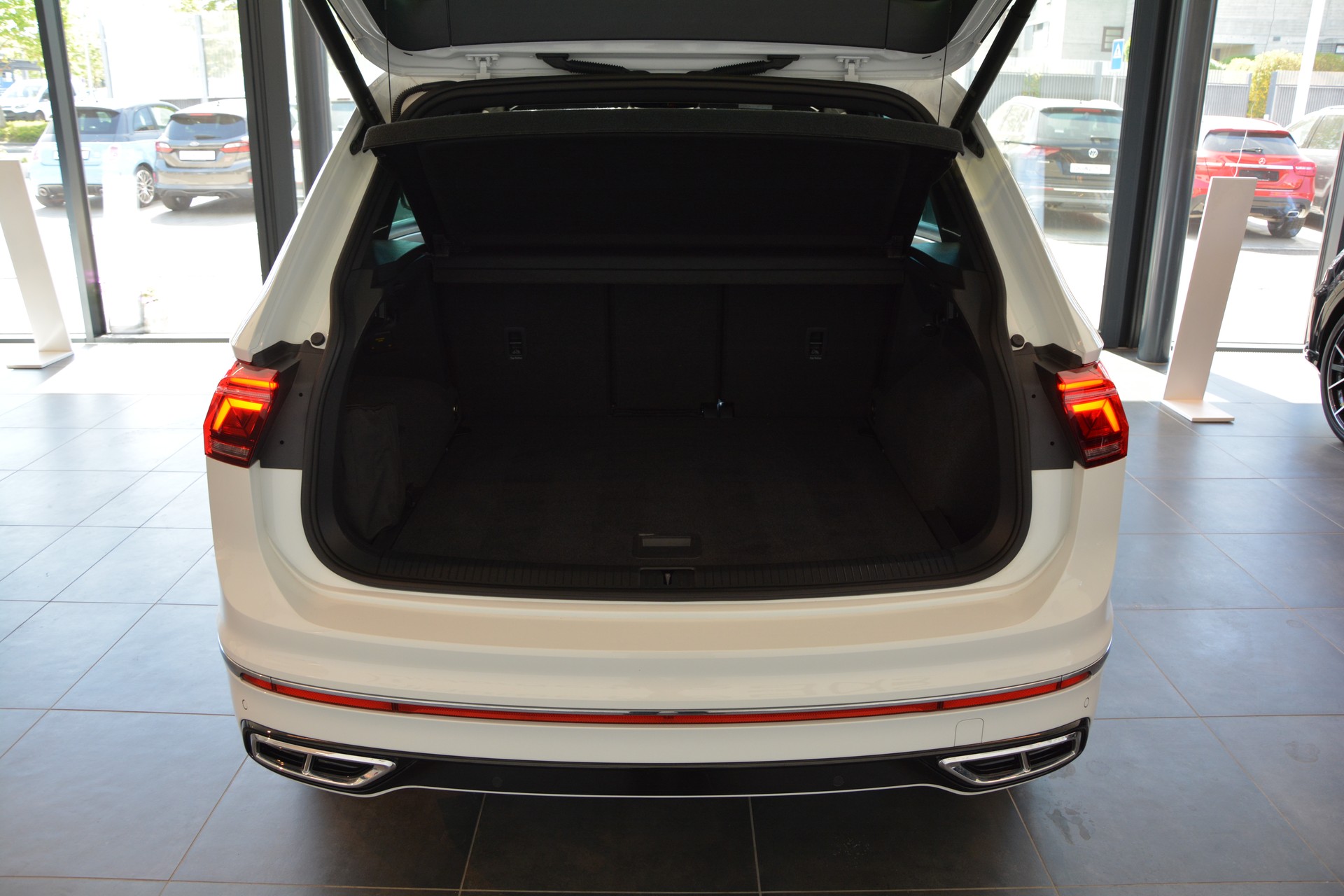 VW Tiguan 2.0TSI R-Line 4Motion DSG-image-14