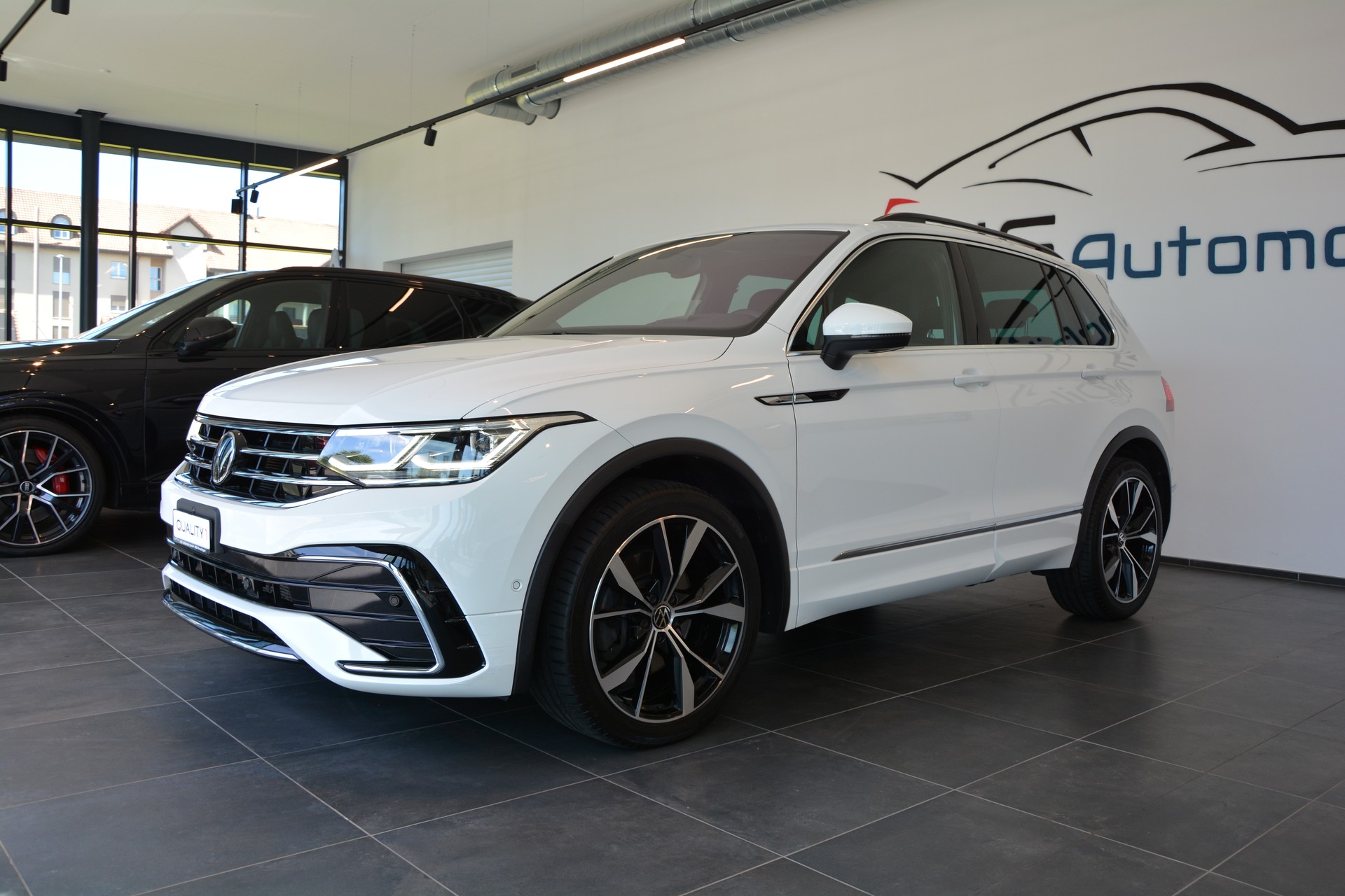 VW Tiguan 2.0TSI R-Line 4Motion DSG-image-1