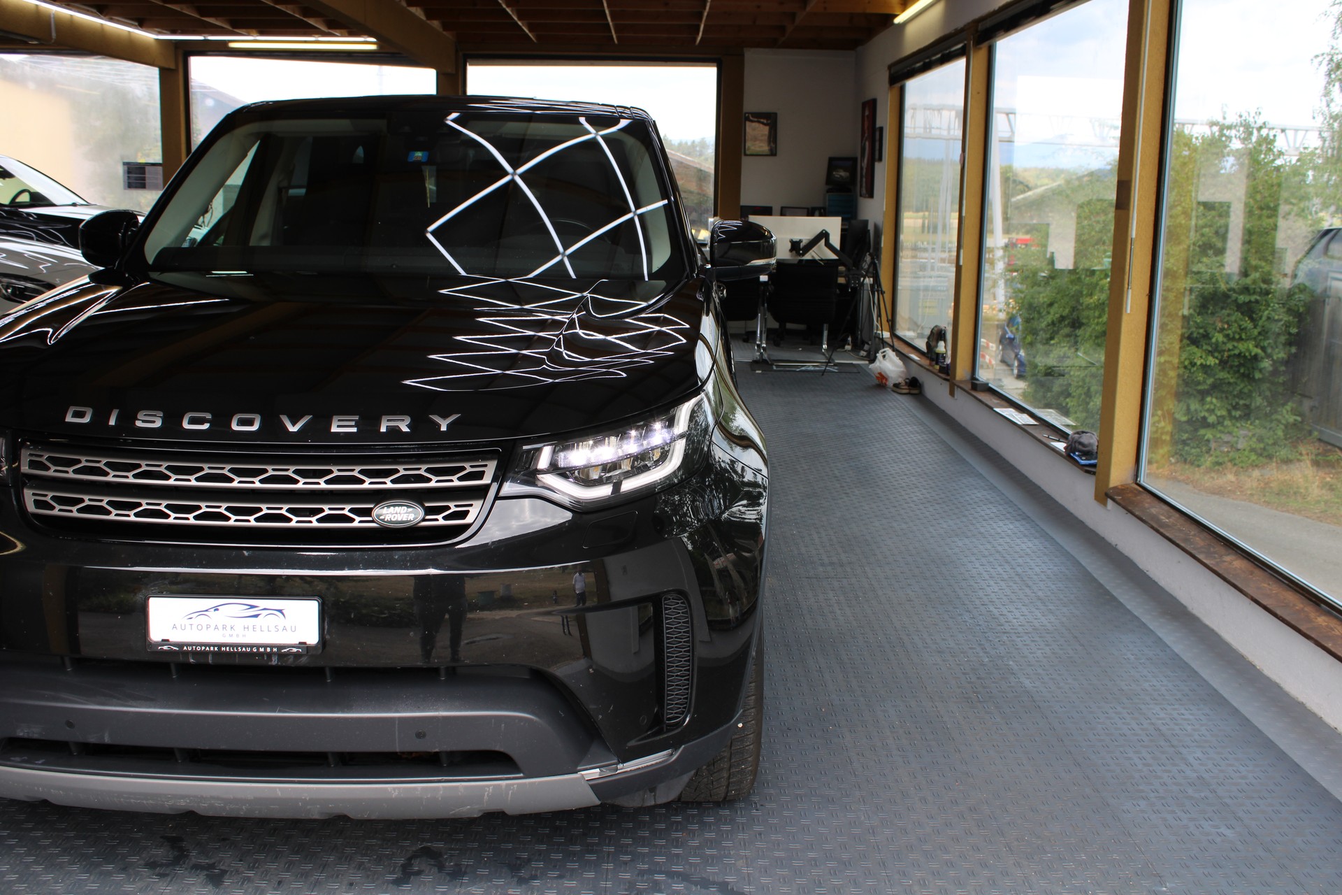 LAND ROVER Discovery 3.0 SDV6 HSE Automatic-image-13
