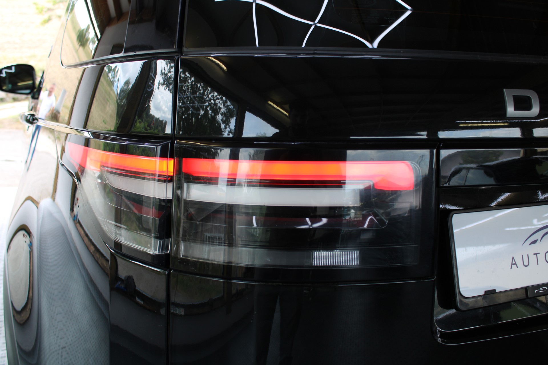 LAND ROVER Discovery 3.0 SDV6 HSE Automatic-image-12