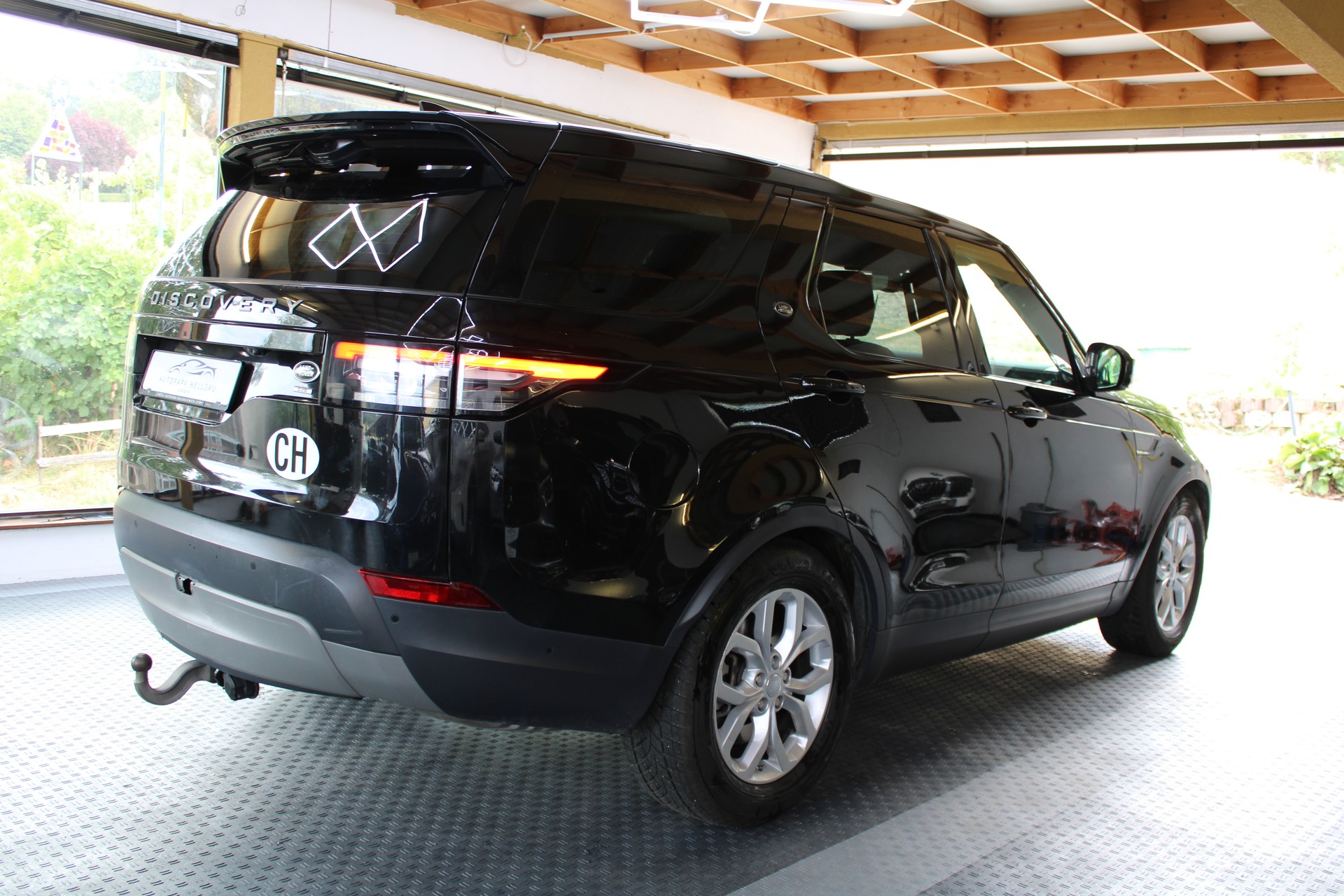LAND ROVER Discovery 3.0 SDV6 HSE Automatic-image-4