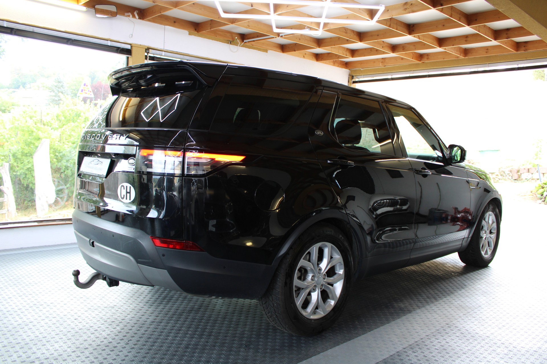 LAND ROVER Discovery 3.0 SDV6 HSE Automatic-image-5