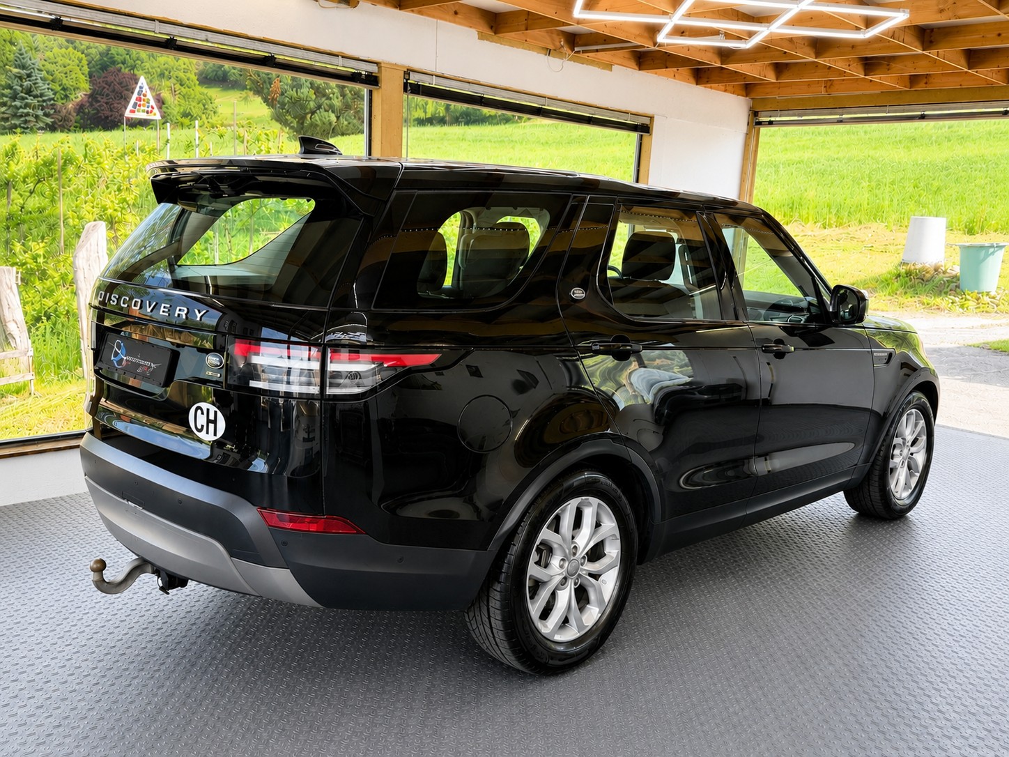 LAND ROVER Discovery 3.0 SDV6 HSE Automatic-image-4