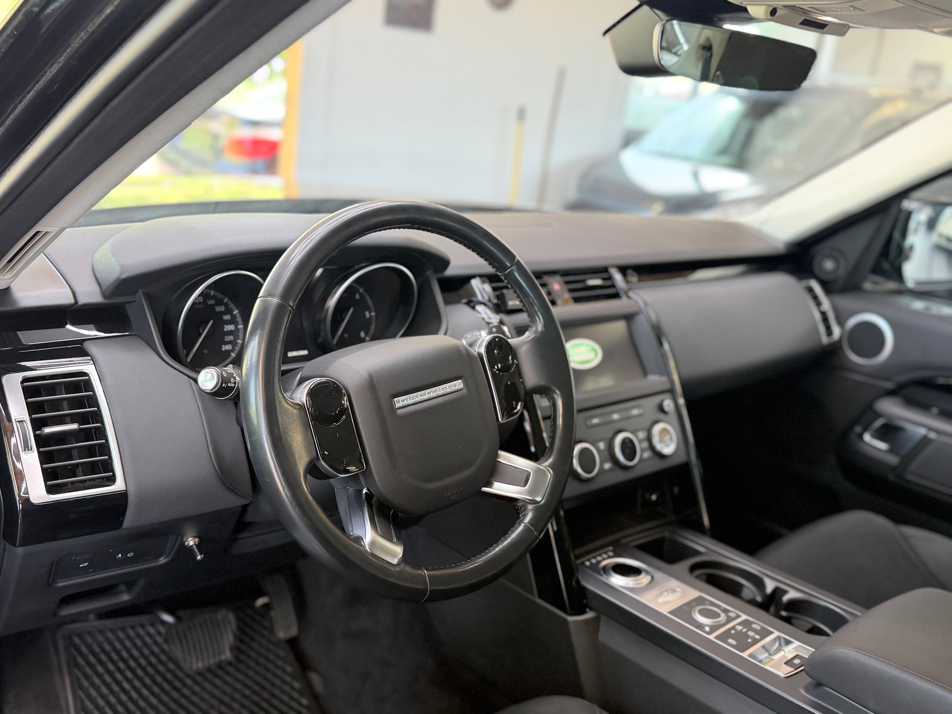 LAND ROVER Discovery 3.0 SDV6 HSE Automatic-image-5