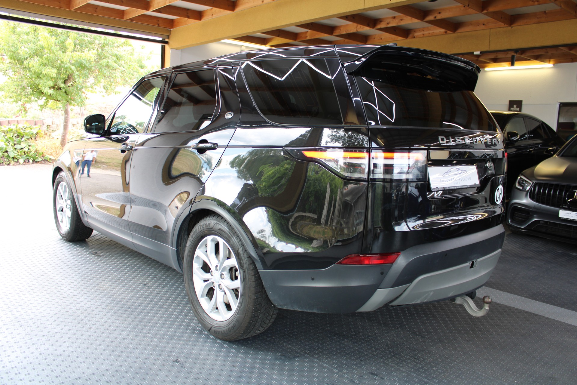 LAND ROVER Discovery 3.0 SDV6 HSE Automatic-image-6