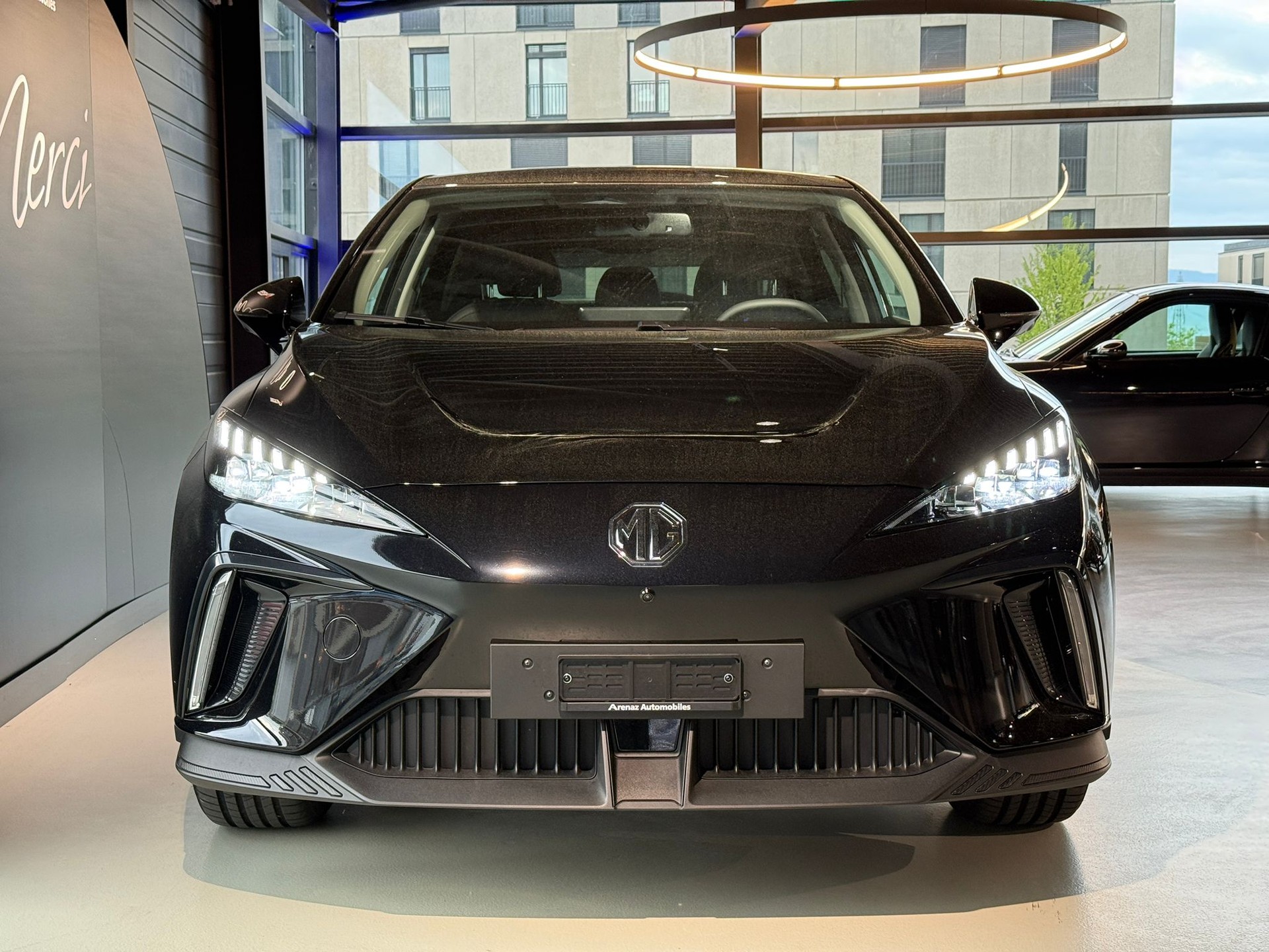 MG 4 EV 64kWh Luxury-showroom-element-2
