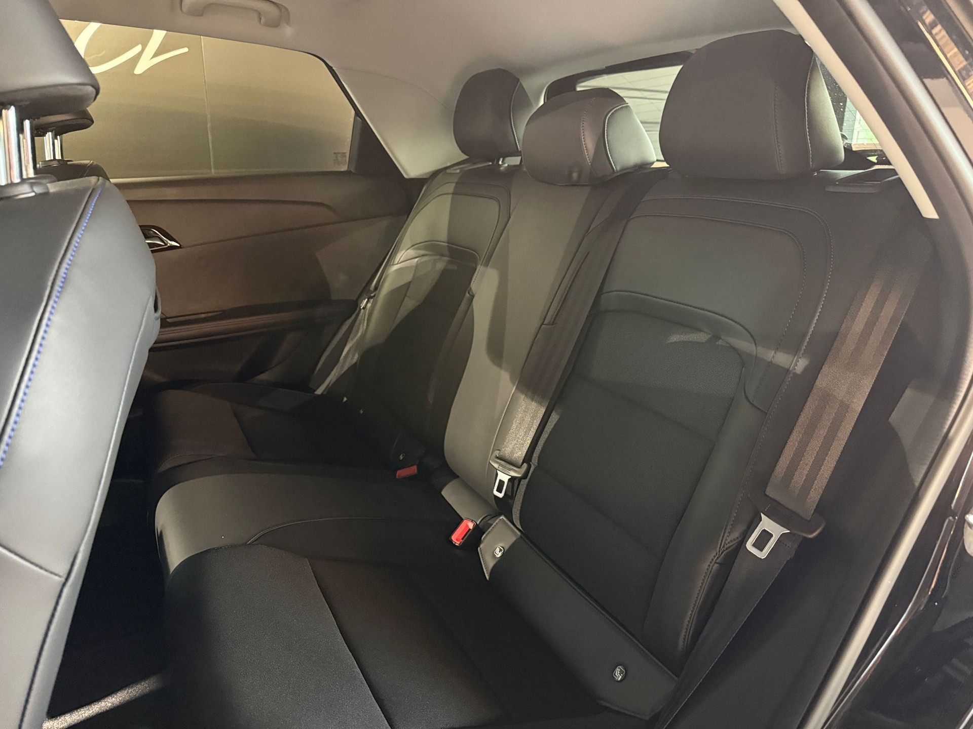 MG 4 EV 64kWh Luxury-image-4