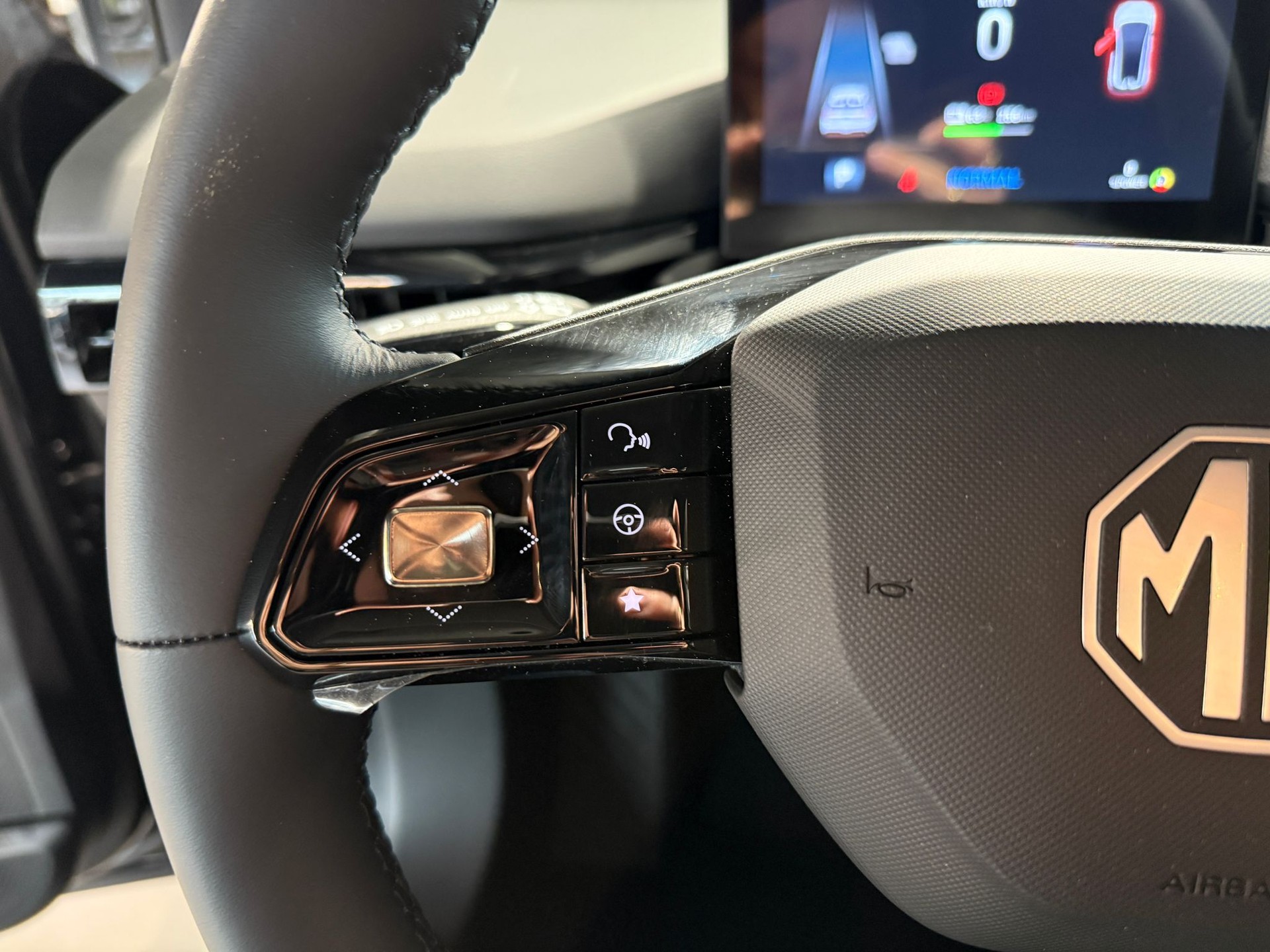MG 4 EV 64kWh Luxury-image-11