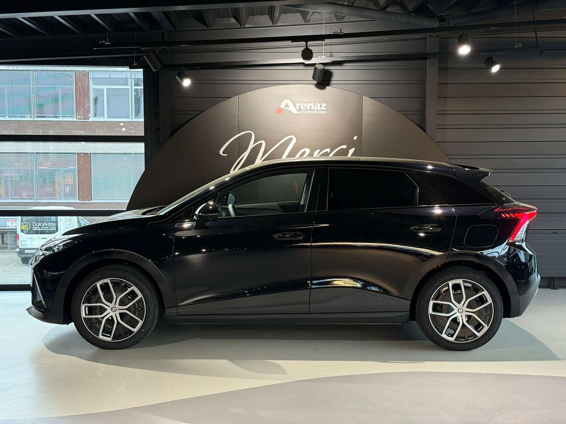 MG 4 EV 64kWh Luxury-showroom-element-1
