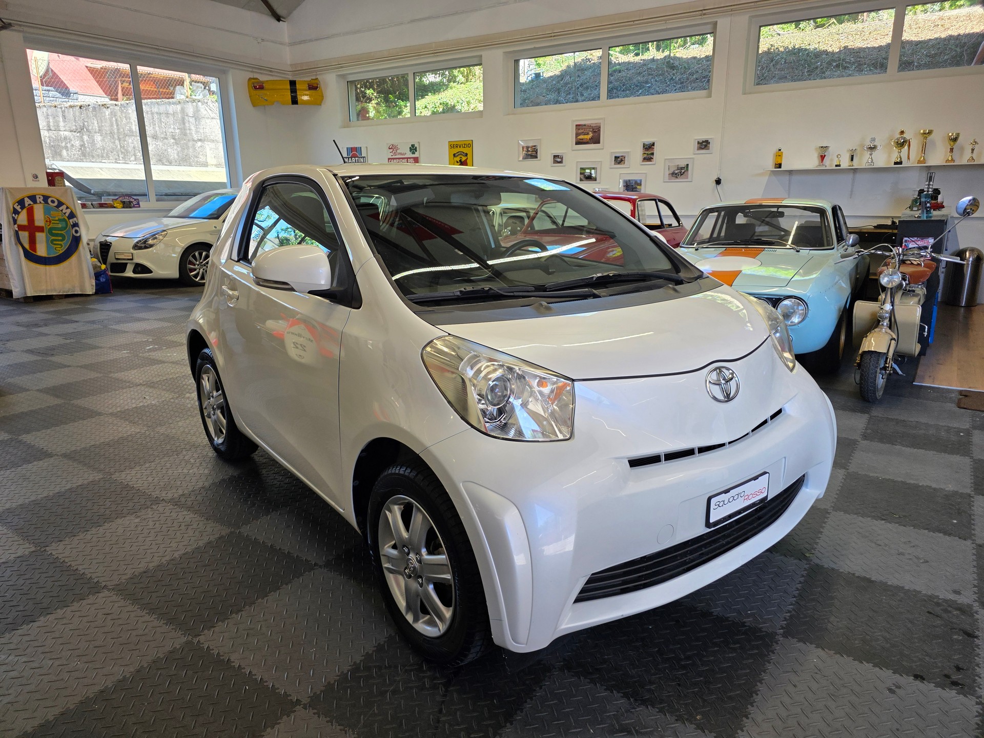 TOYOTA iQ 1.0 VVT-i-image-1