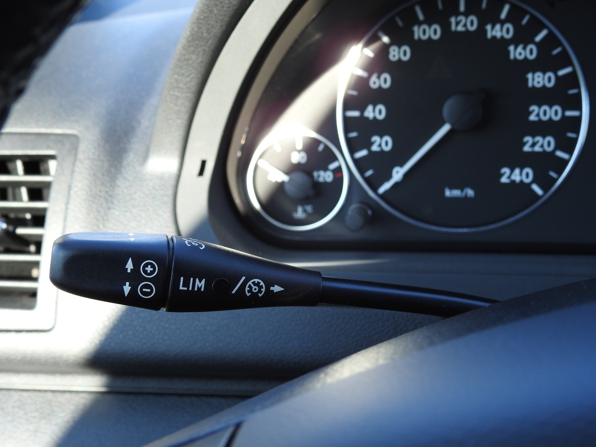 MERCEDES-BENZ A 180 (170) Avantgarde-image-24