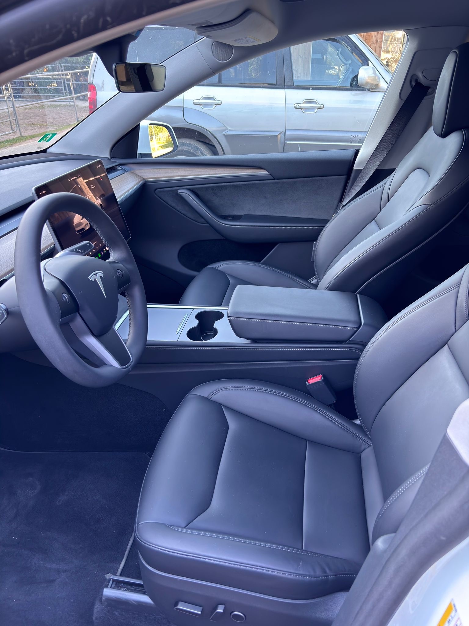 TESLA Y Long Range D-image-5