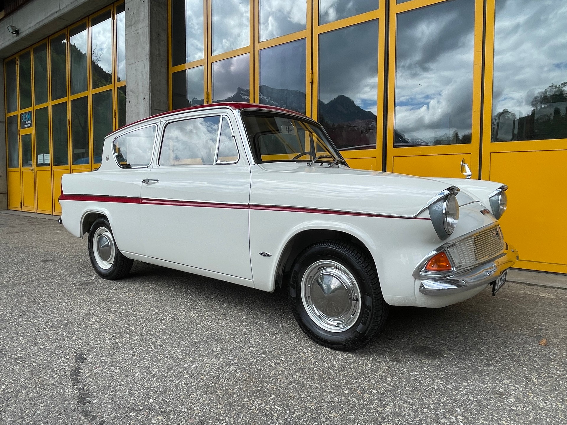 FORD 105 e Deluxe-image-10