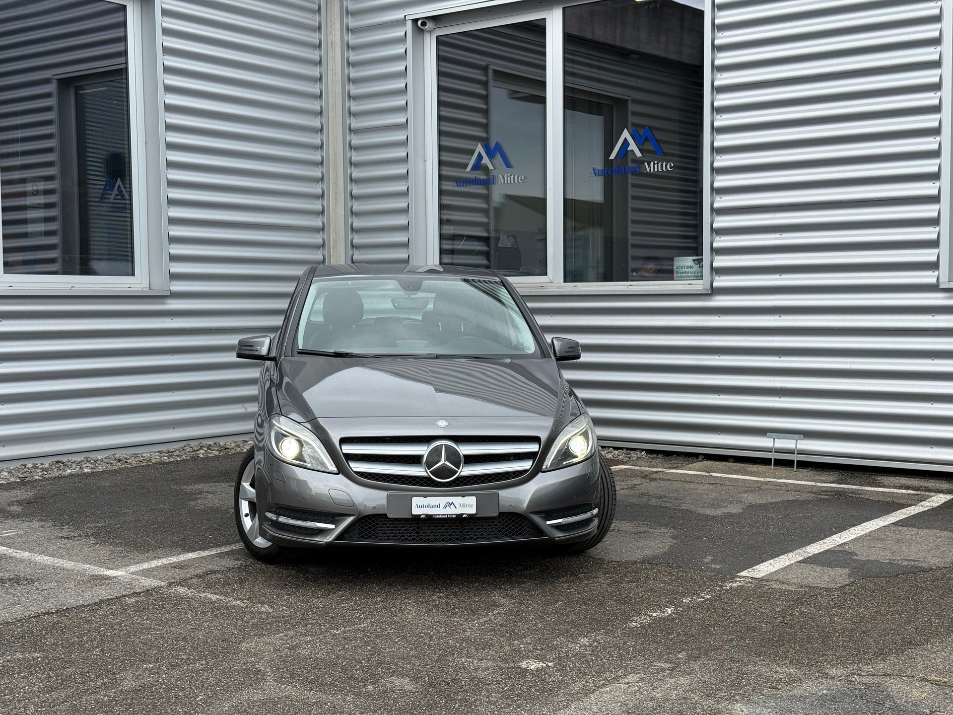 MERCEDES-BENZ B 200 7G-DCT-showroom-element-2