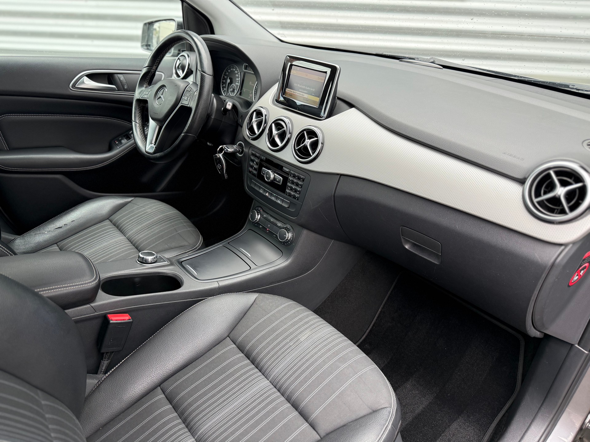 MERCEDES-BENZ B 200 7G-DCT-image-9