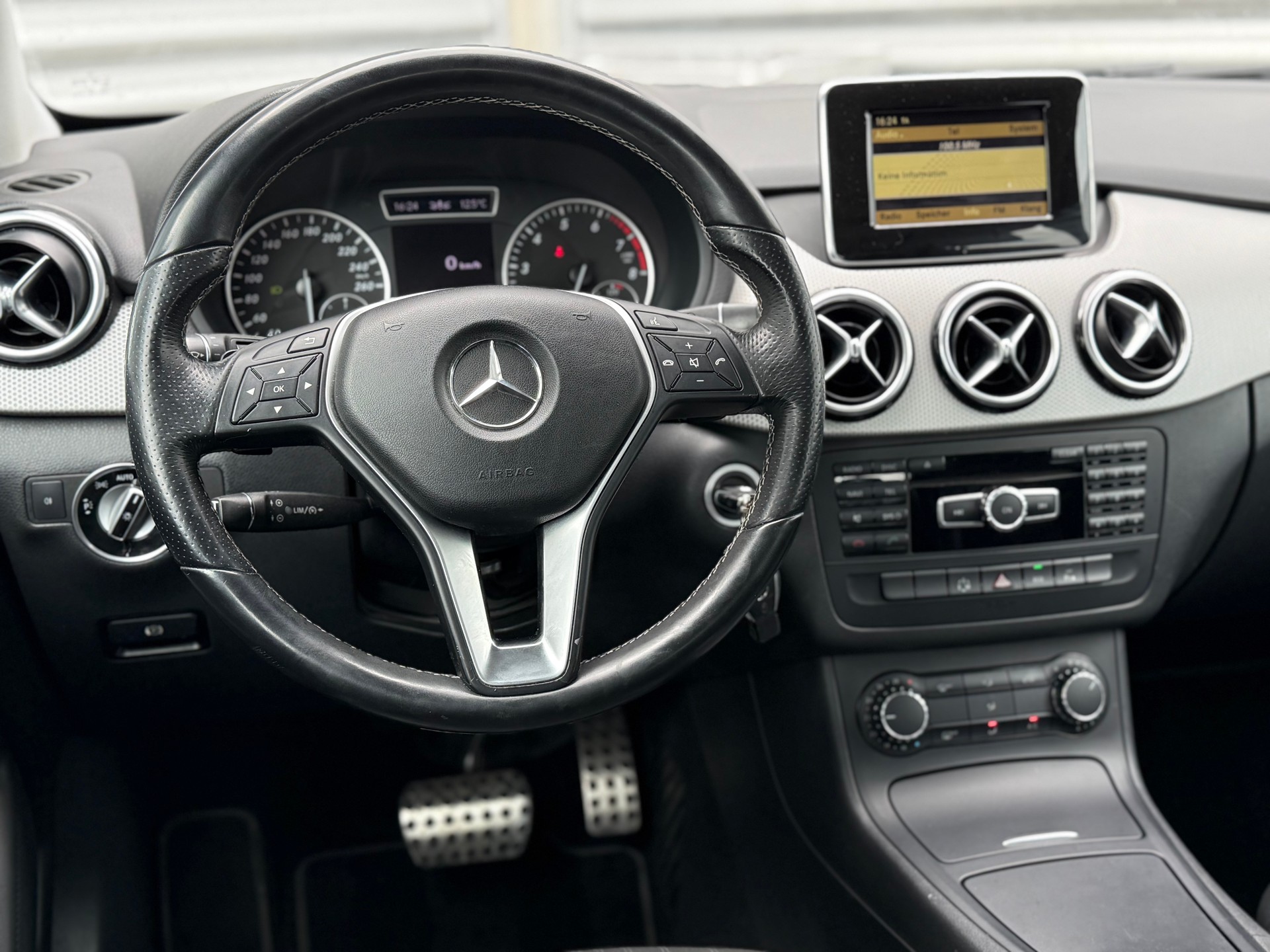 MERCEDES-BENZ B 200 7G-DCT-image-12