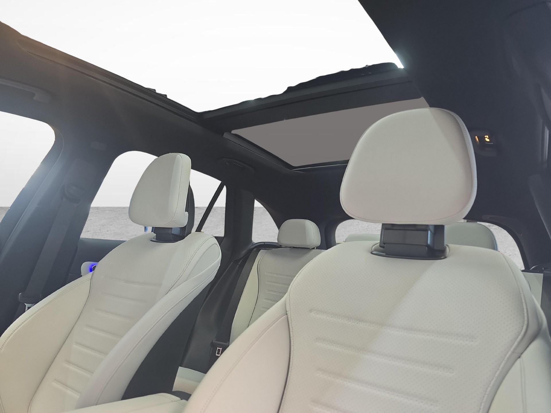 MERCEDES-BENZ GLC 300 4MATIC AMG Line-image-8