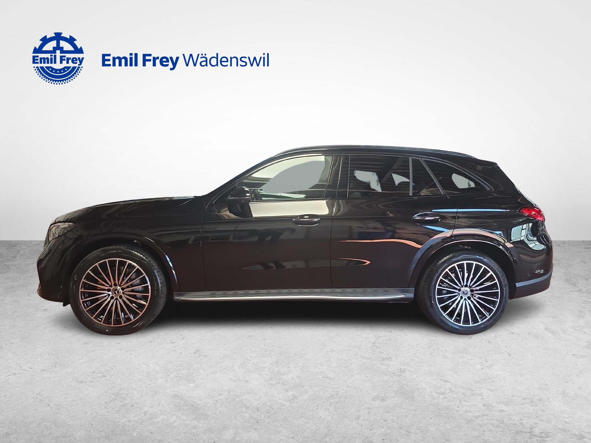 MERCEDES-BENZ GLC 300 4MATIC AMG Line-showroom-element-1
