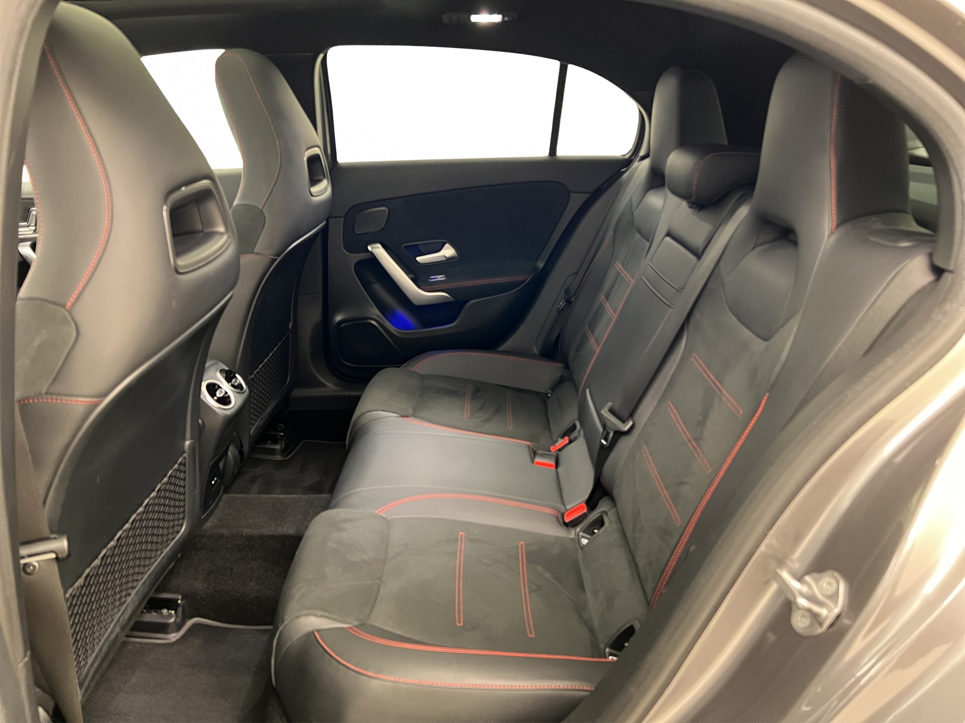 MERCEDES-BENZ A 250 AMG Line 4-image-4