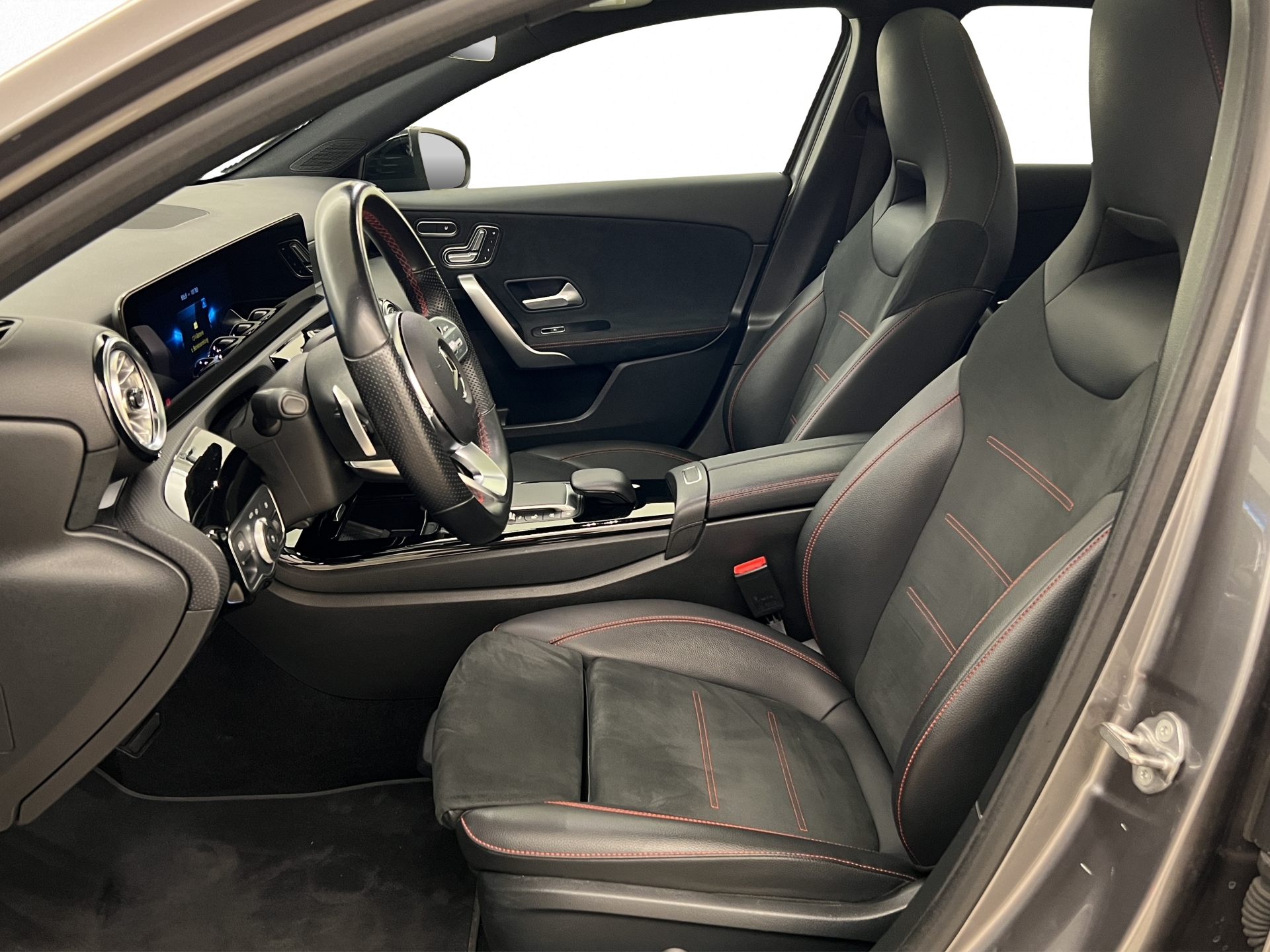 MERCEDES-BENZ A 250 AMG Line 4-image-3