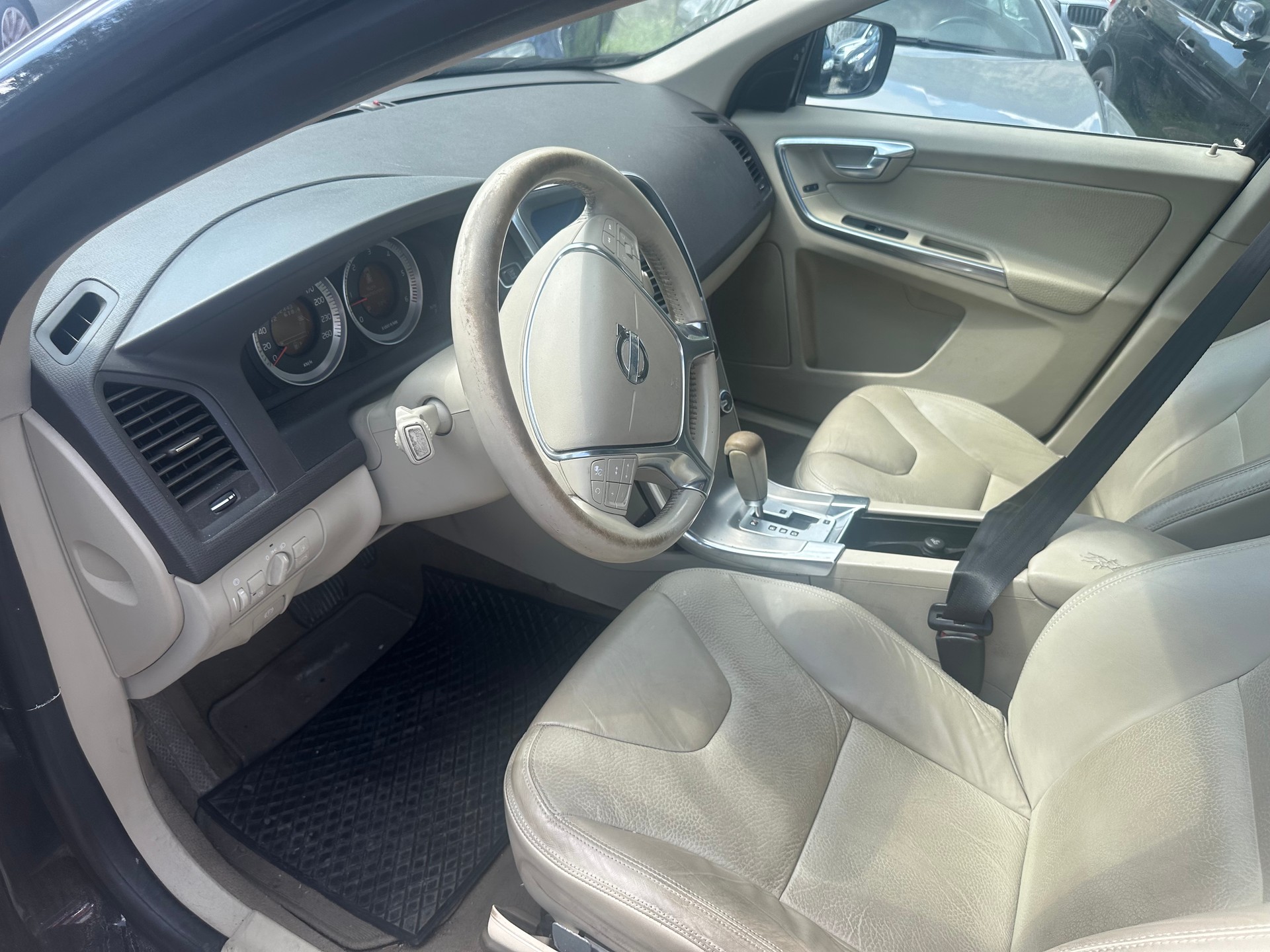 VOLVO XC60 D3 AWD Summum Geartronic-image-4