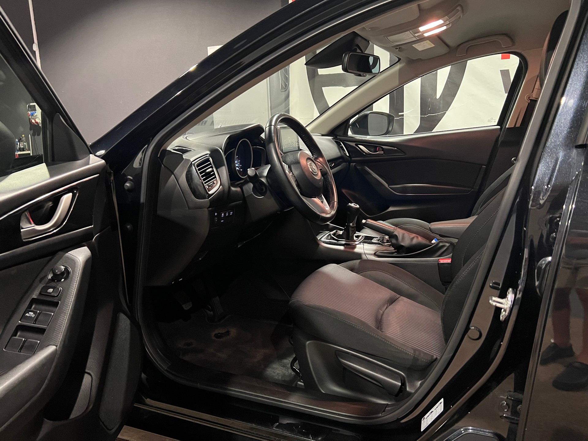 MAZDA 3 SKYACTIV-G 120 Ambition-image-9